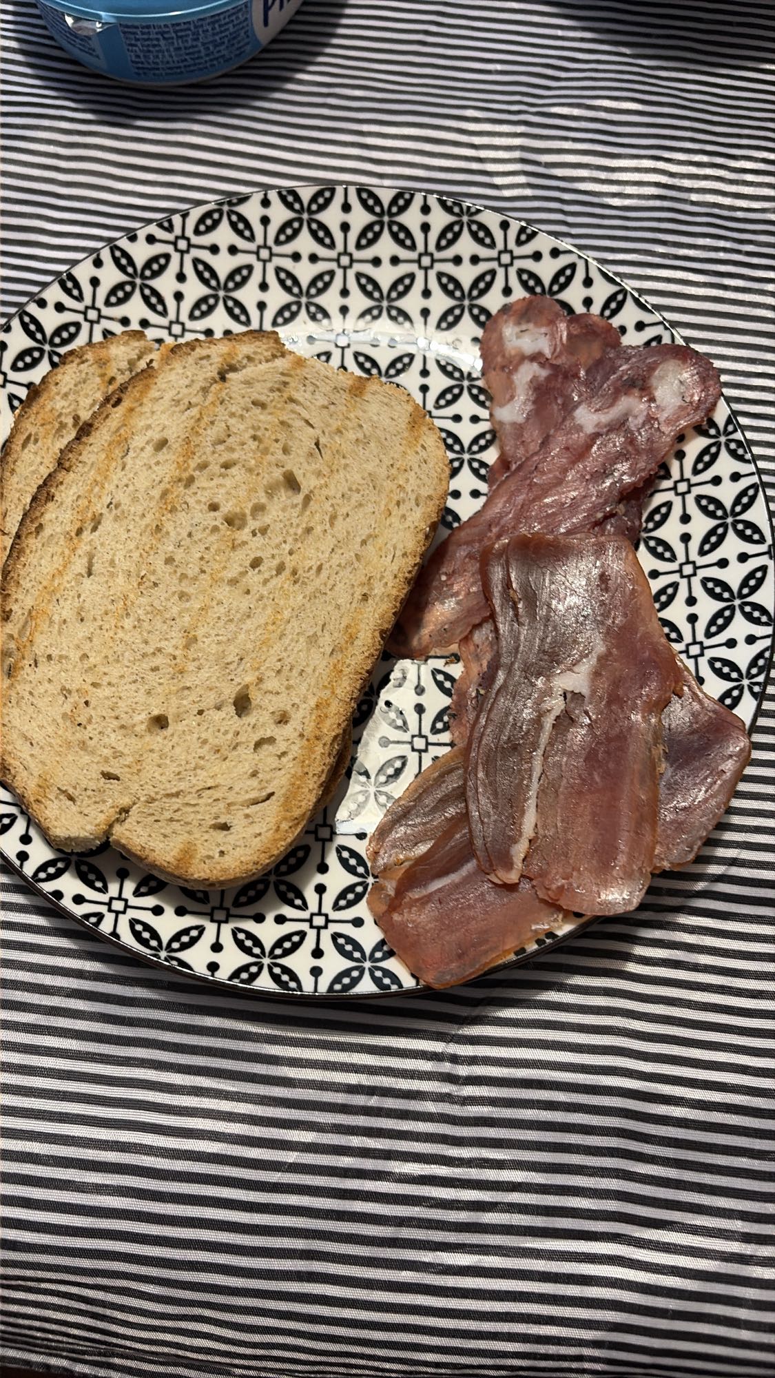 Хляб с пушено месо