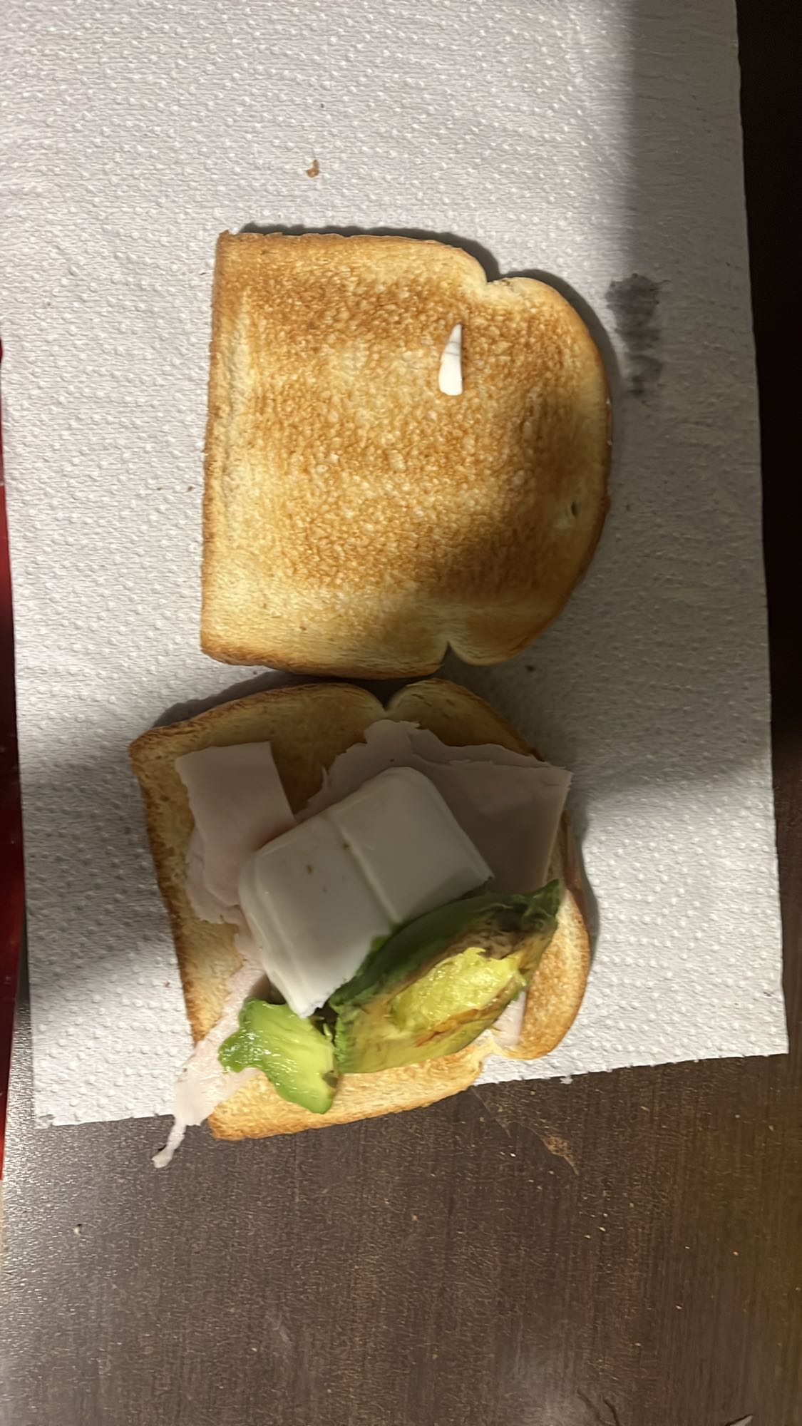 sándwich de pavo y aguacate