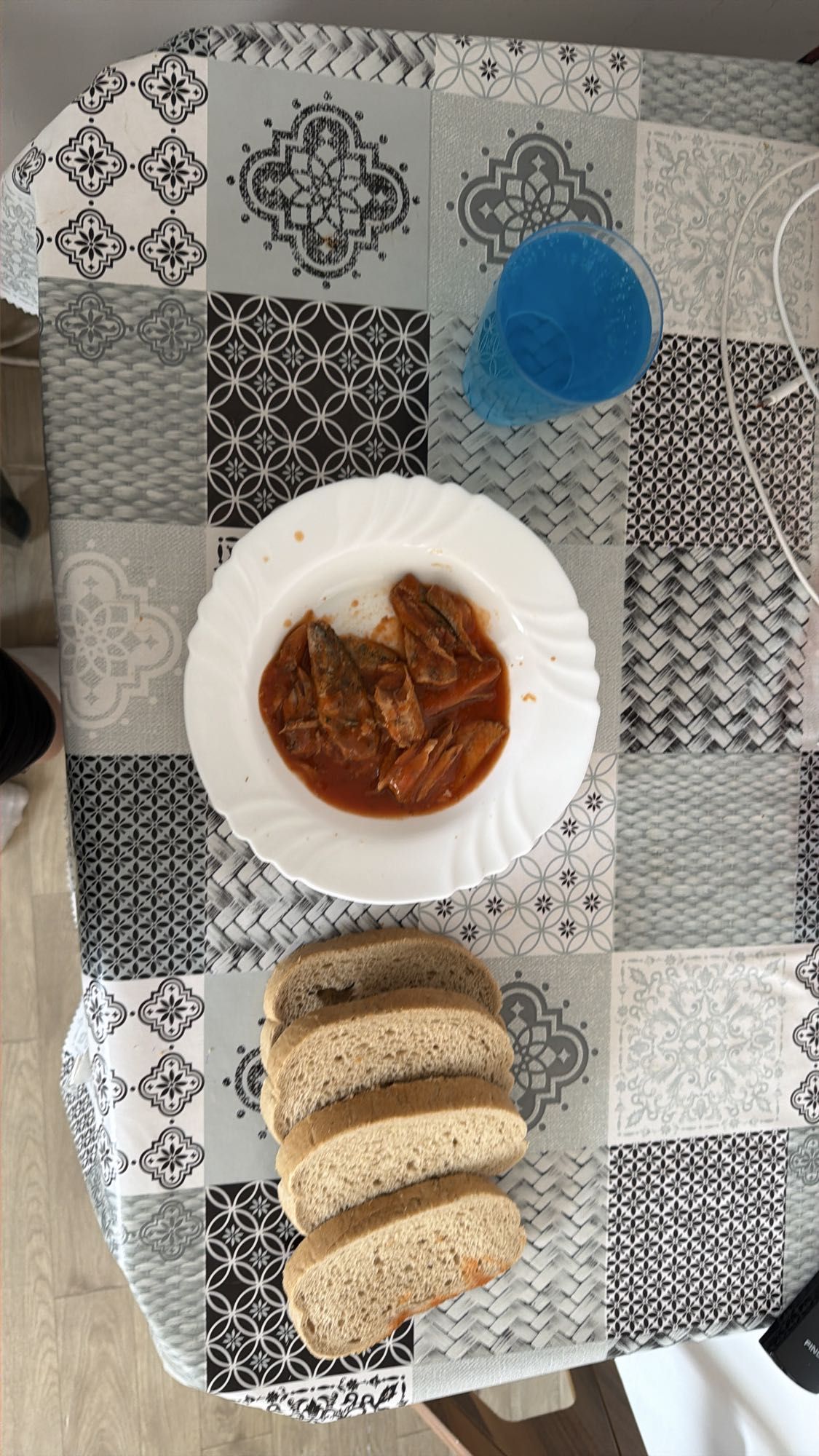 Soslu balık ve ekmek