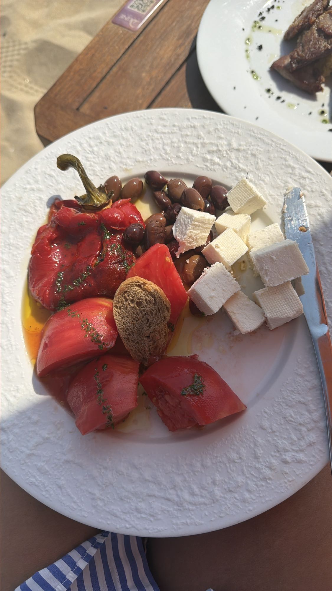 Салат с перцем и сыром