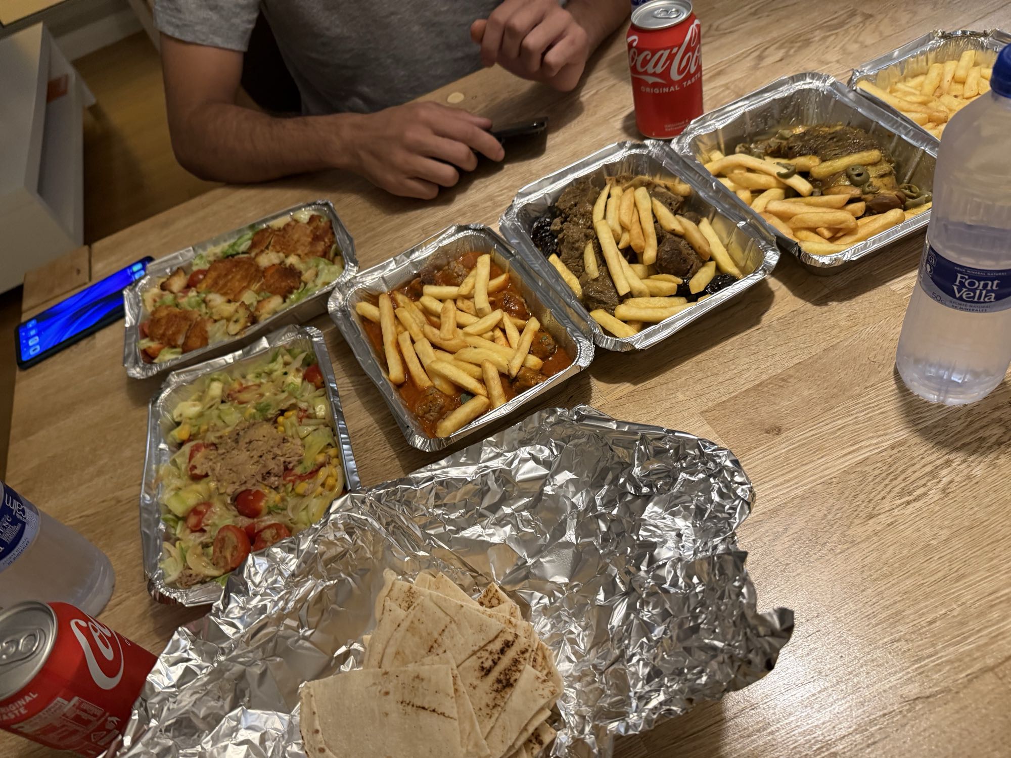 Comida variada con papas