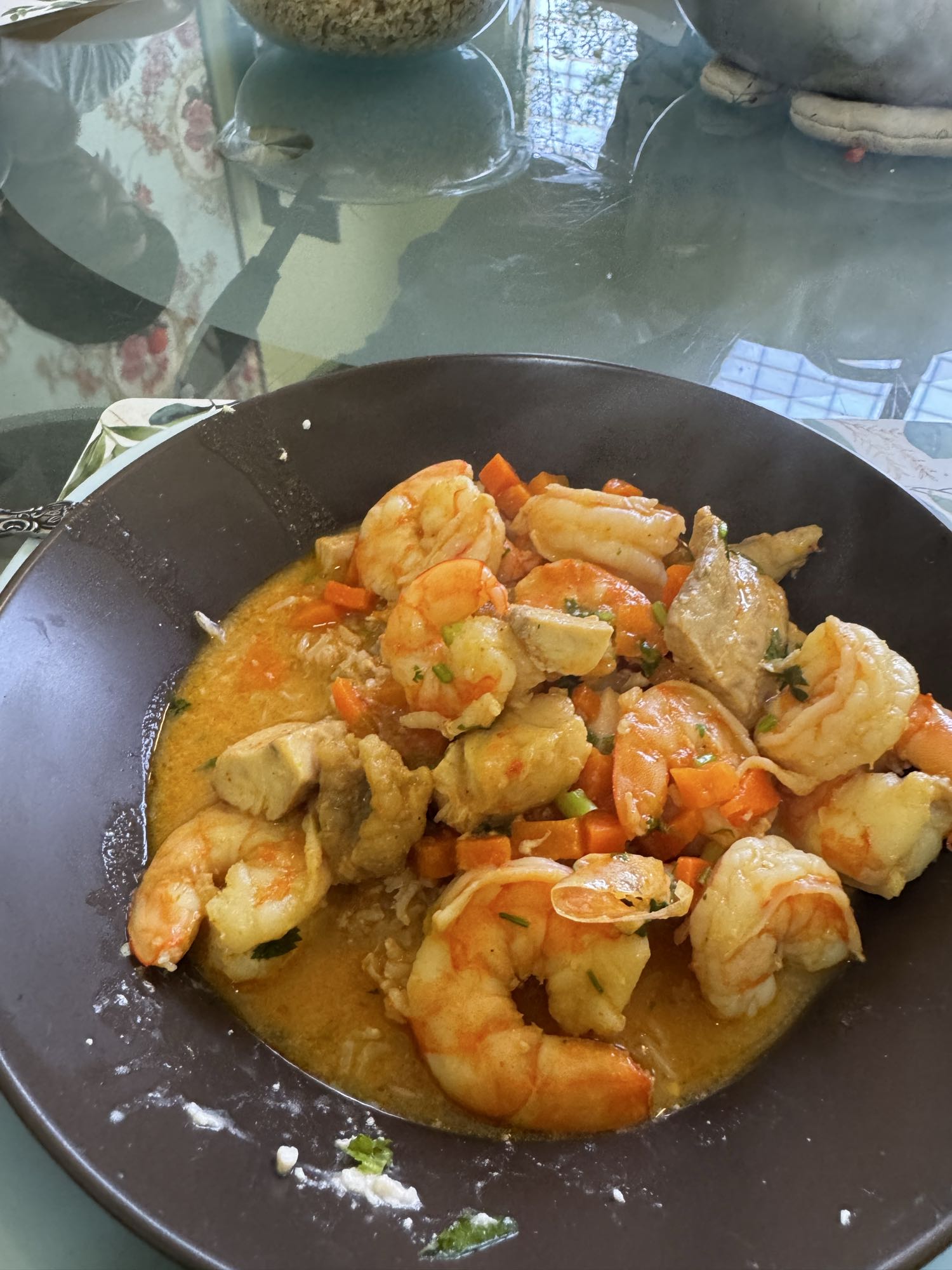 guiso de camarón y pollo