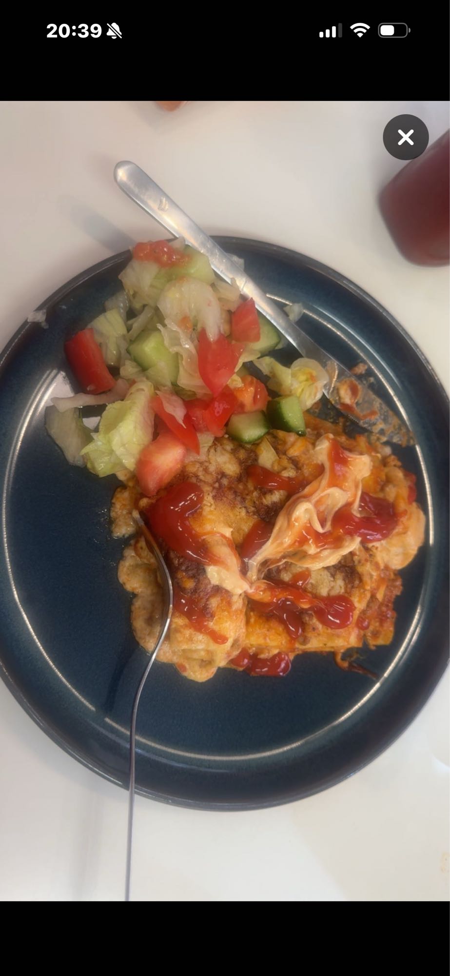 Omelett med sallad