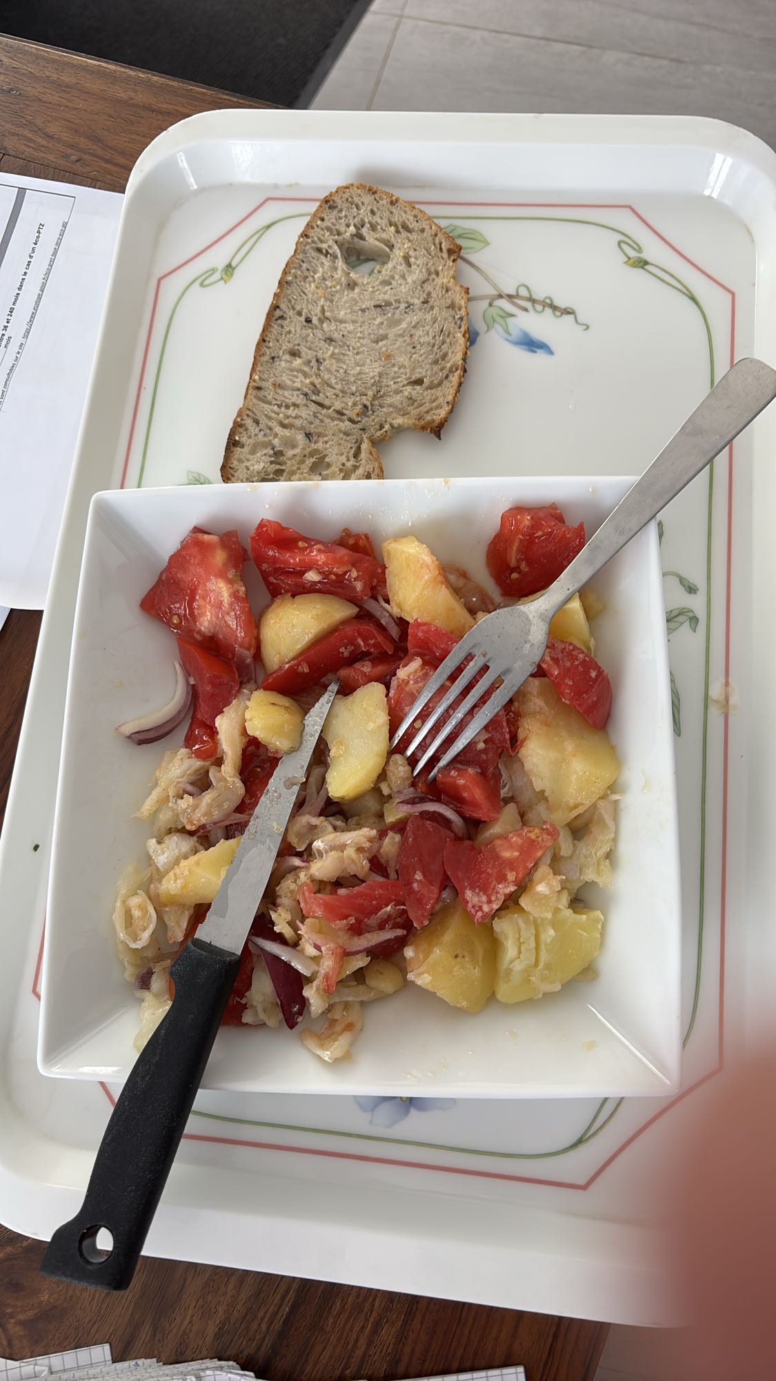 Salade de morue et pain