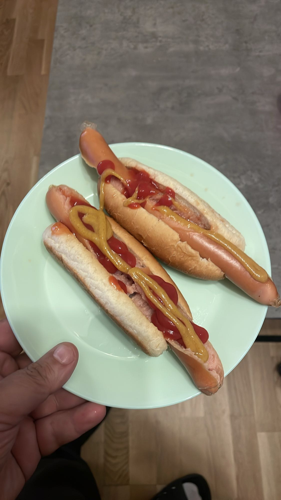 Två korv med bröd