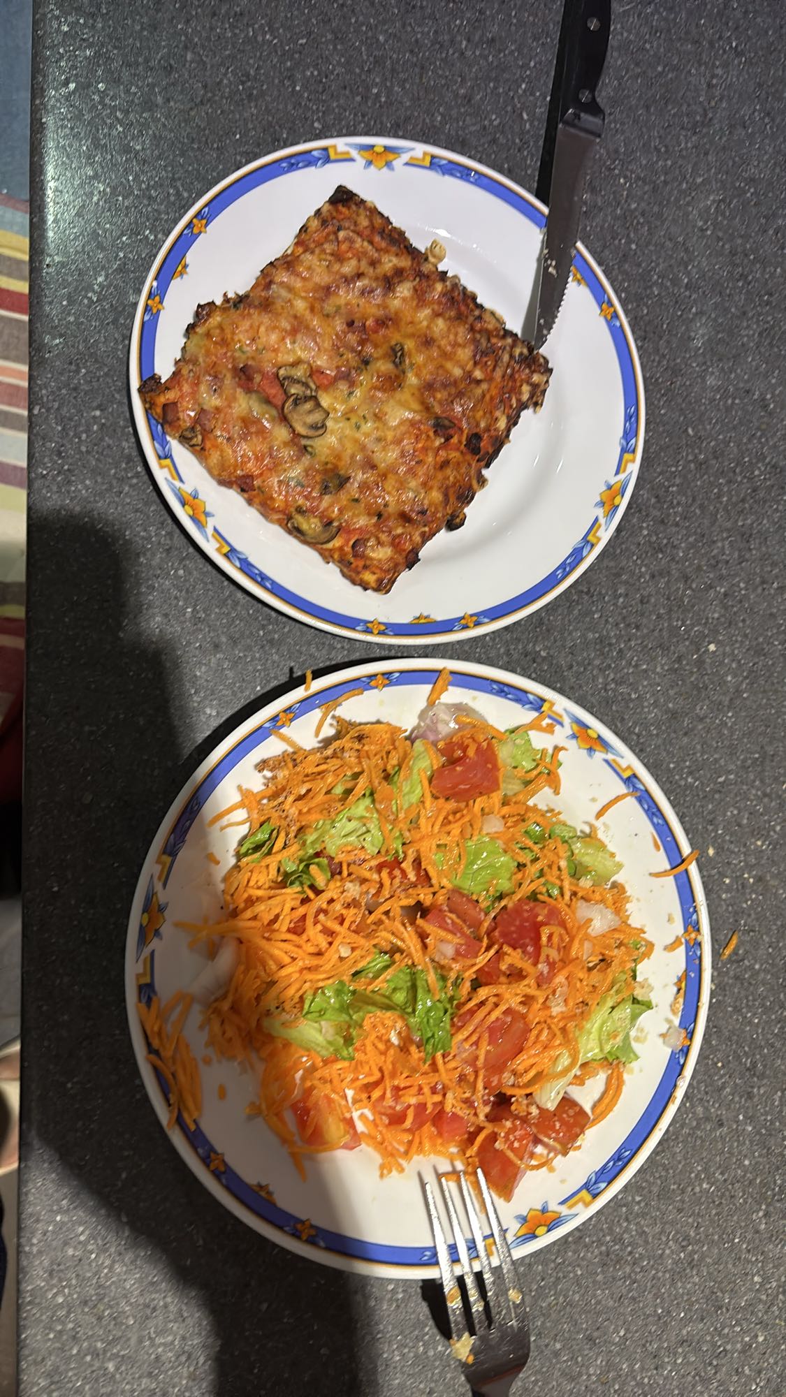 Pizza, 1 part en assiette à dessert
