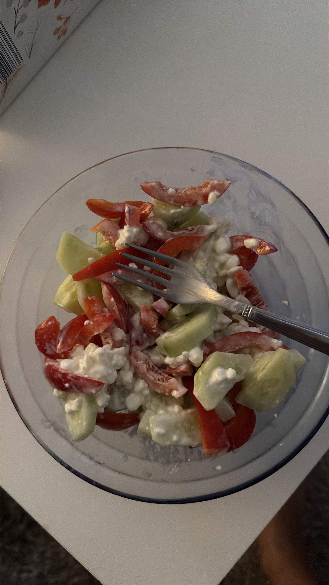 Hüttenkäse-Gemüsesalat