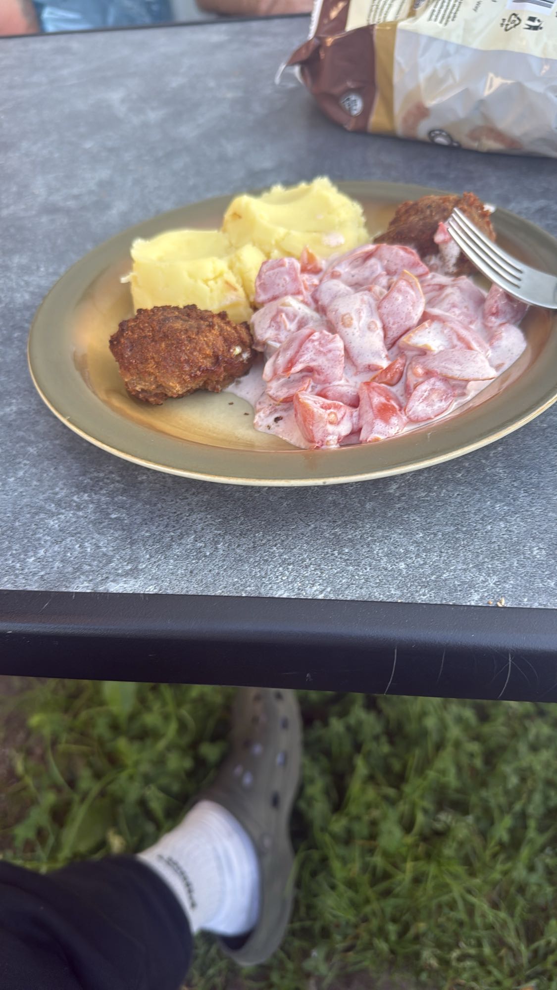 Kotlet z puree i sałatką