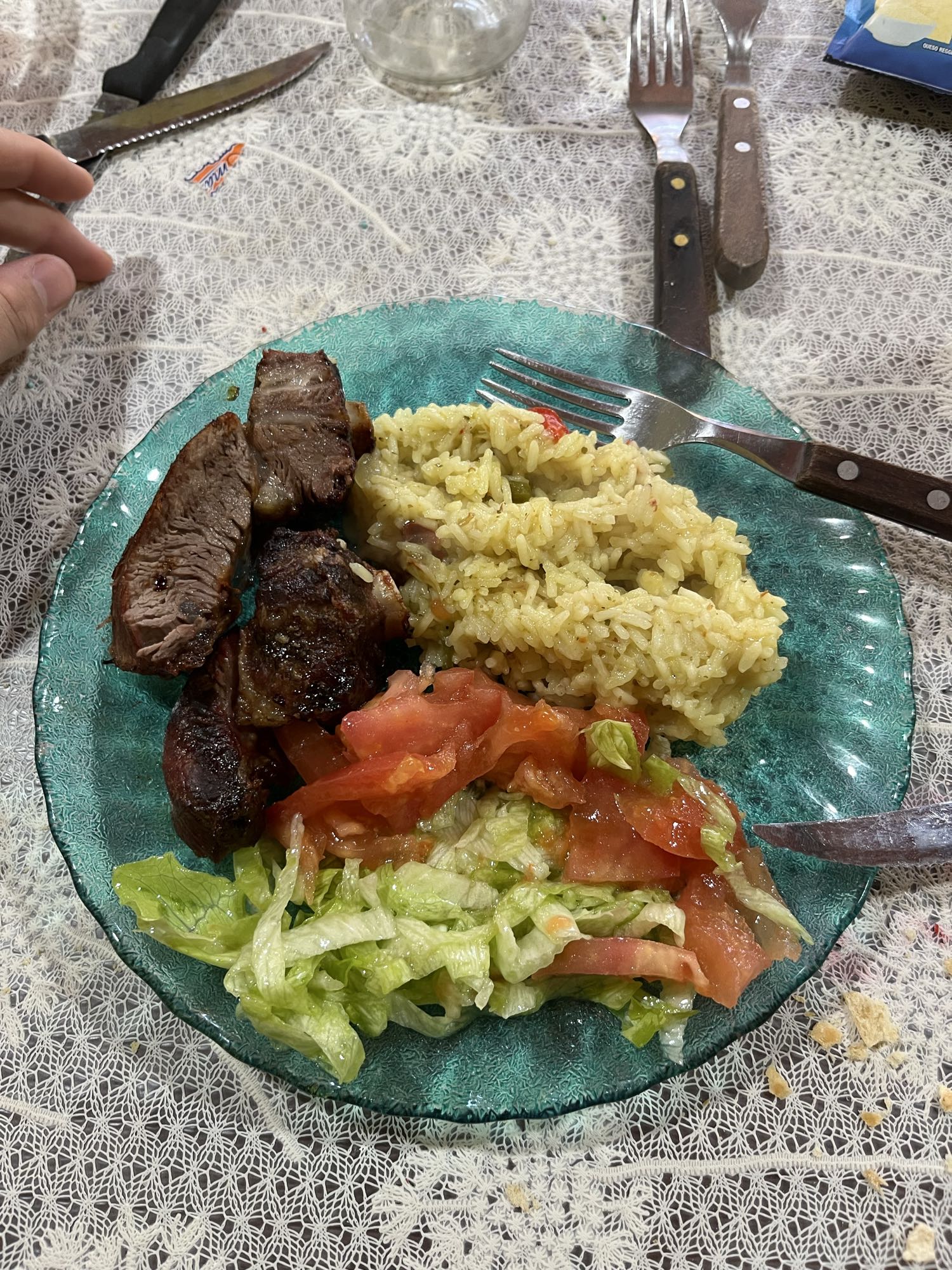 Carne con arroz y ensalada