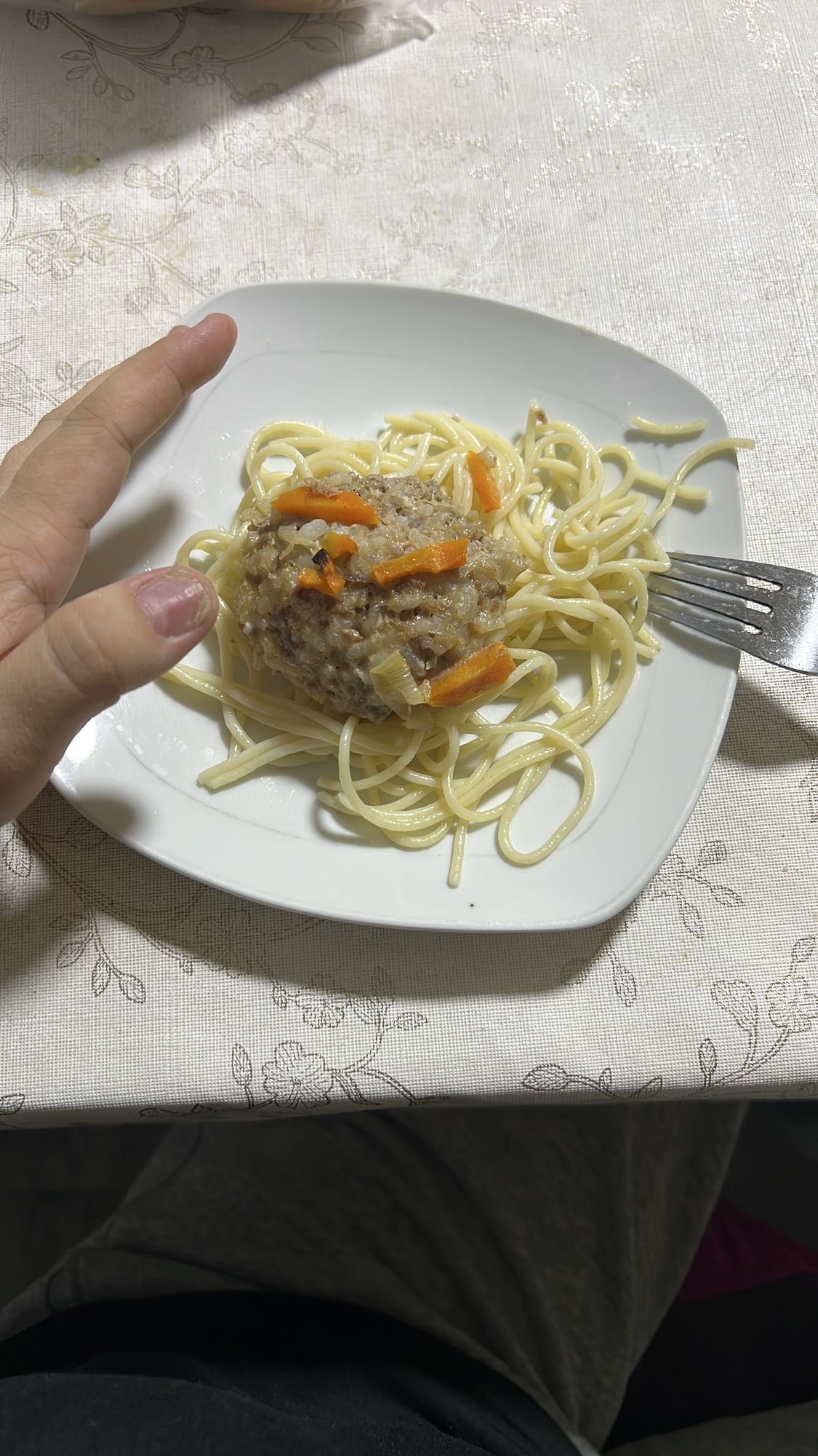 Спагетти с котлетой