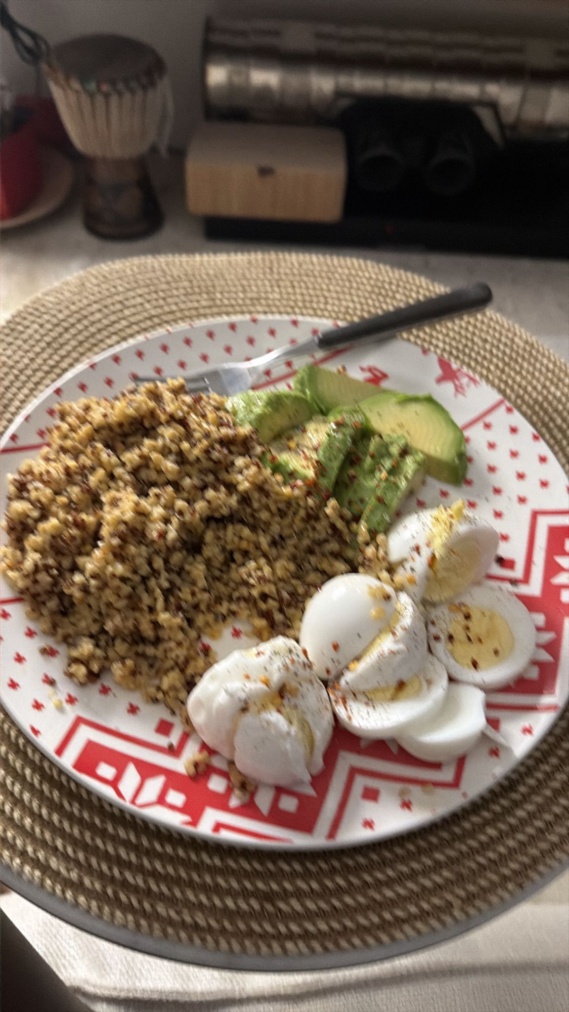 Grano uova e avocado