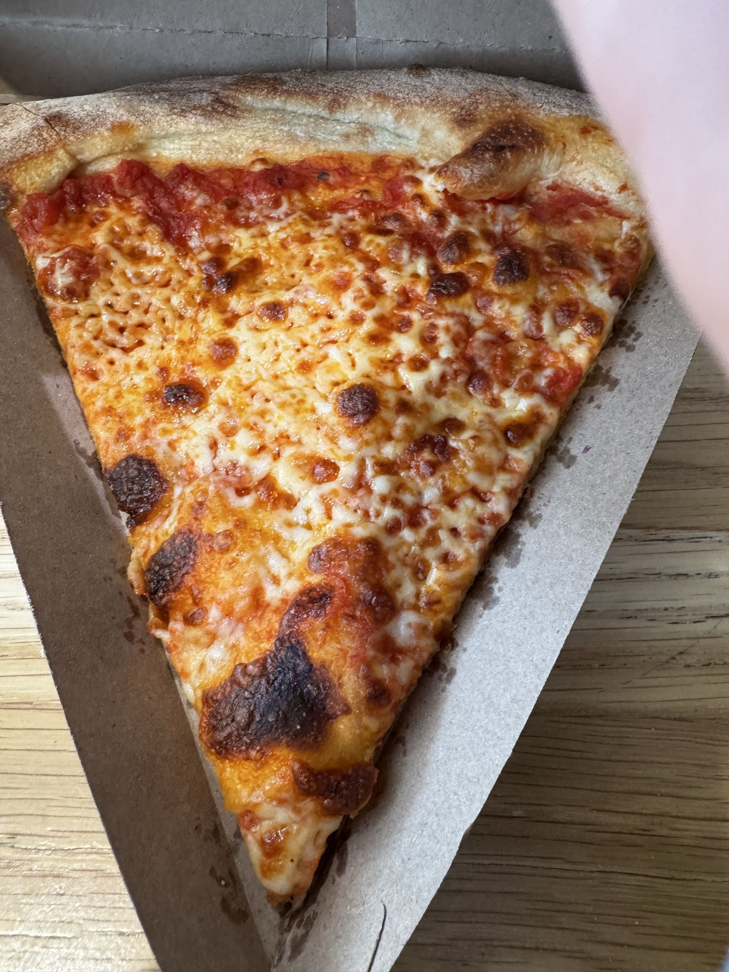 porción de pizza de queso