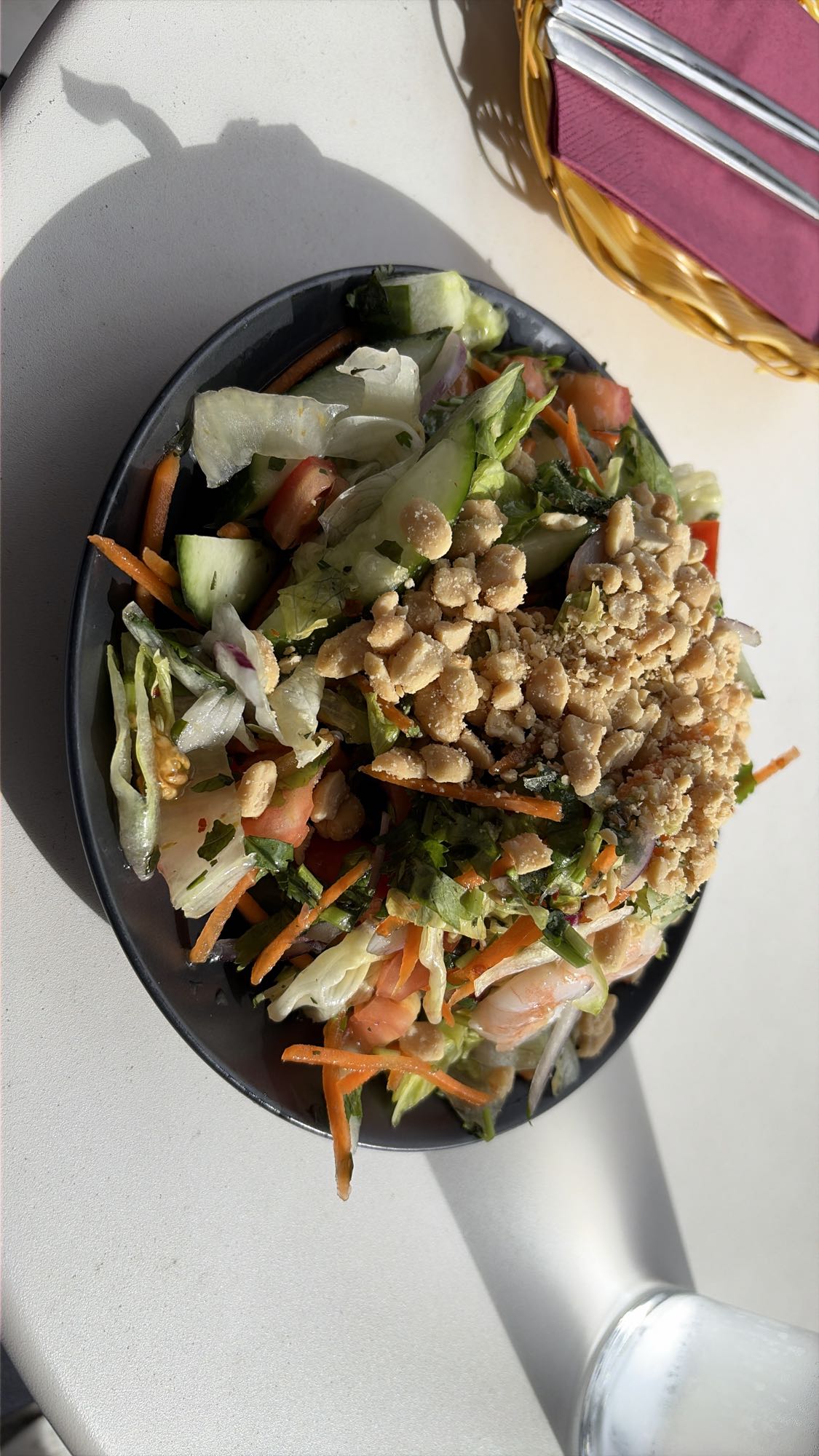 Räksallad med jordnötter