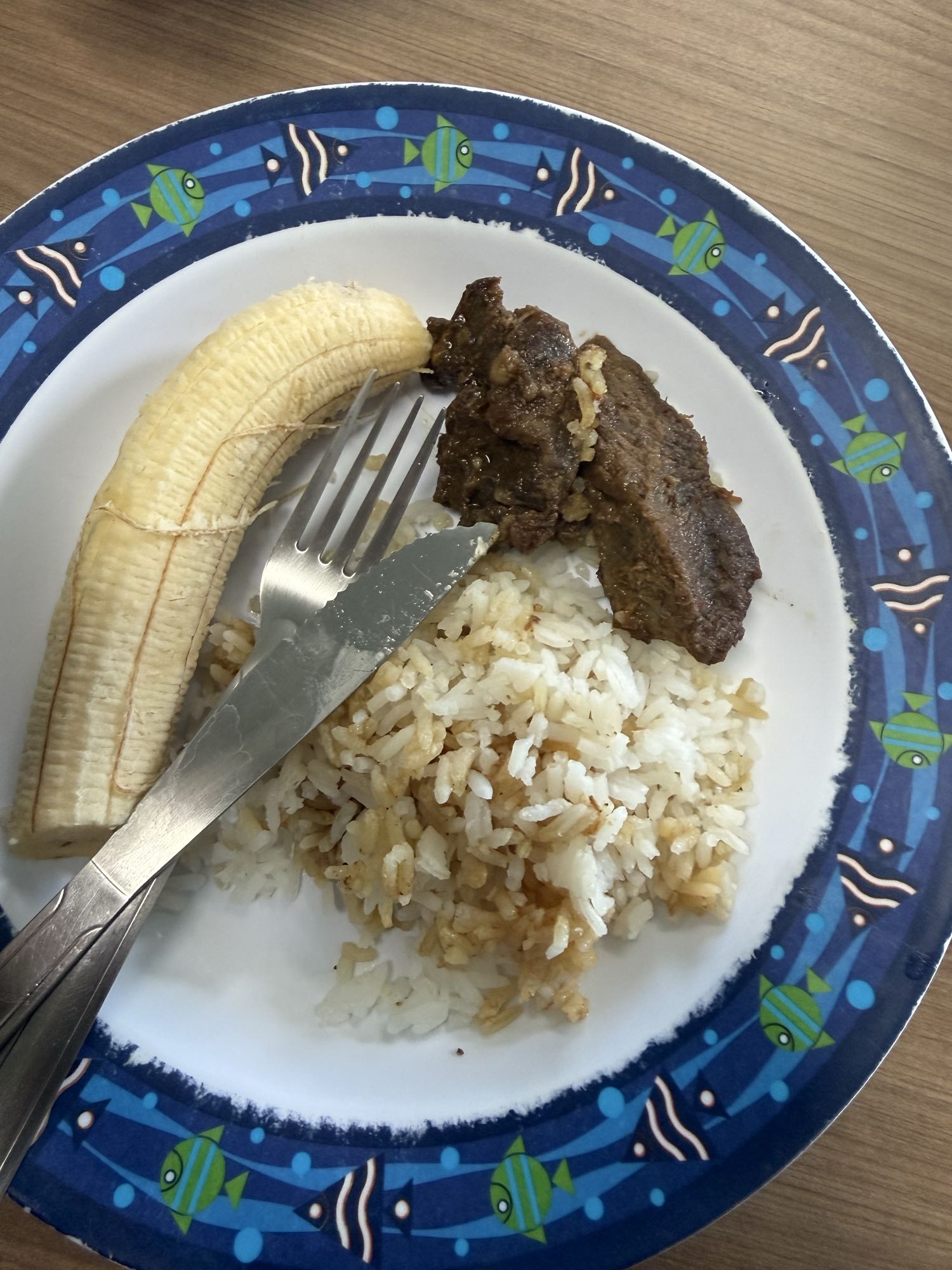 Arroz com carne e banana