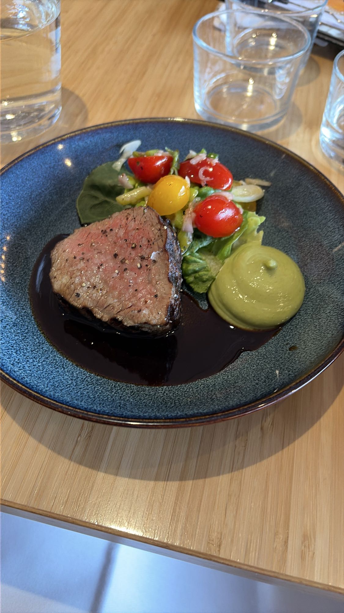 Oxfilé med sallad