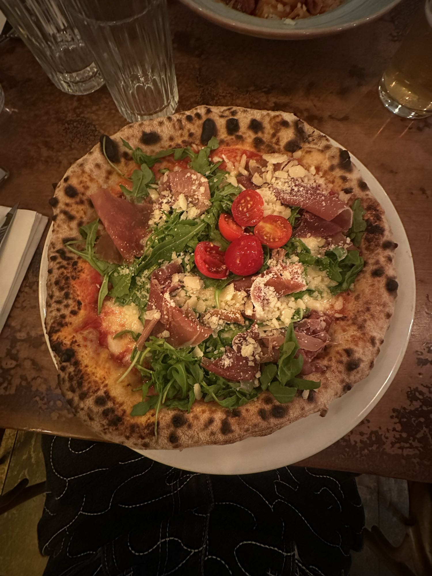 Pizza roquette jambon cru