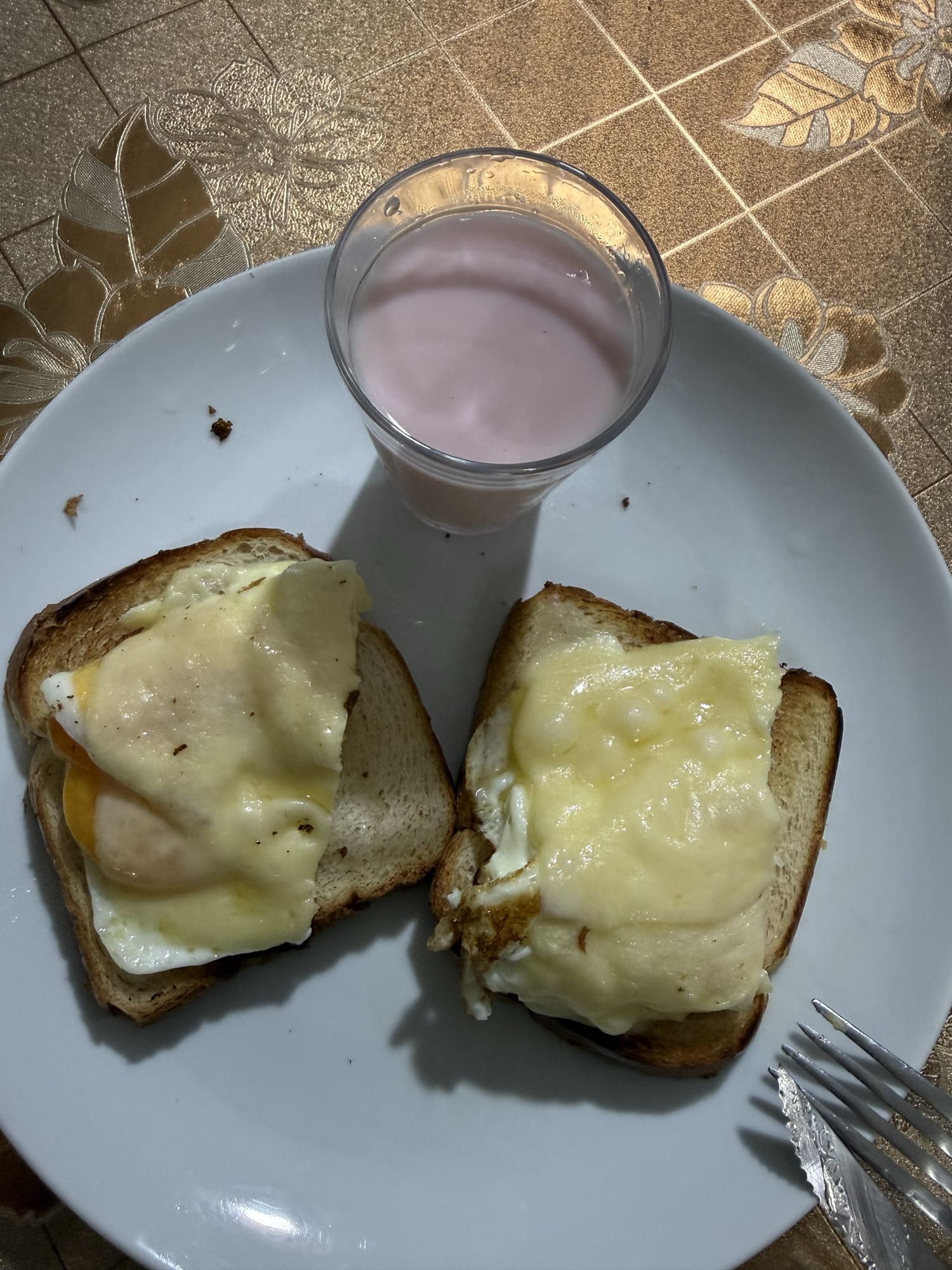torradas com ovo e iogurte