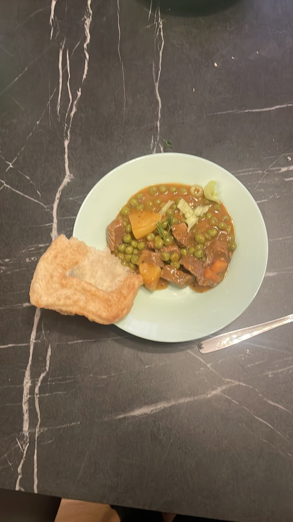Köttgryta med ärtor