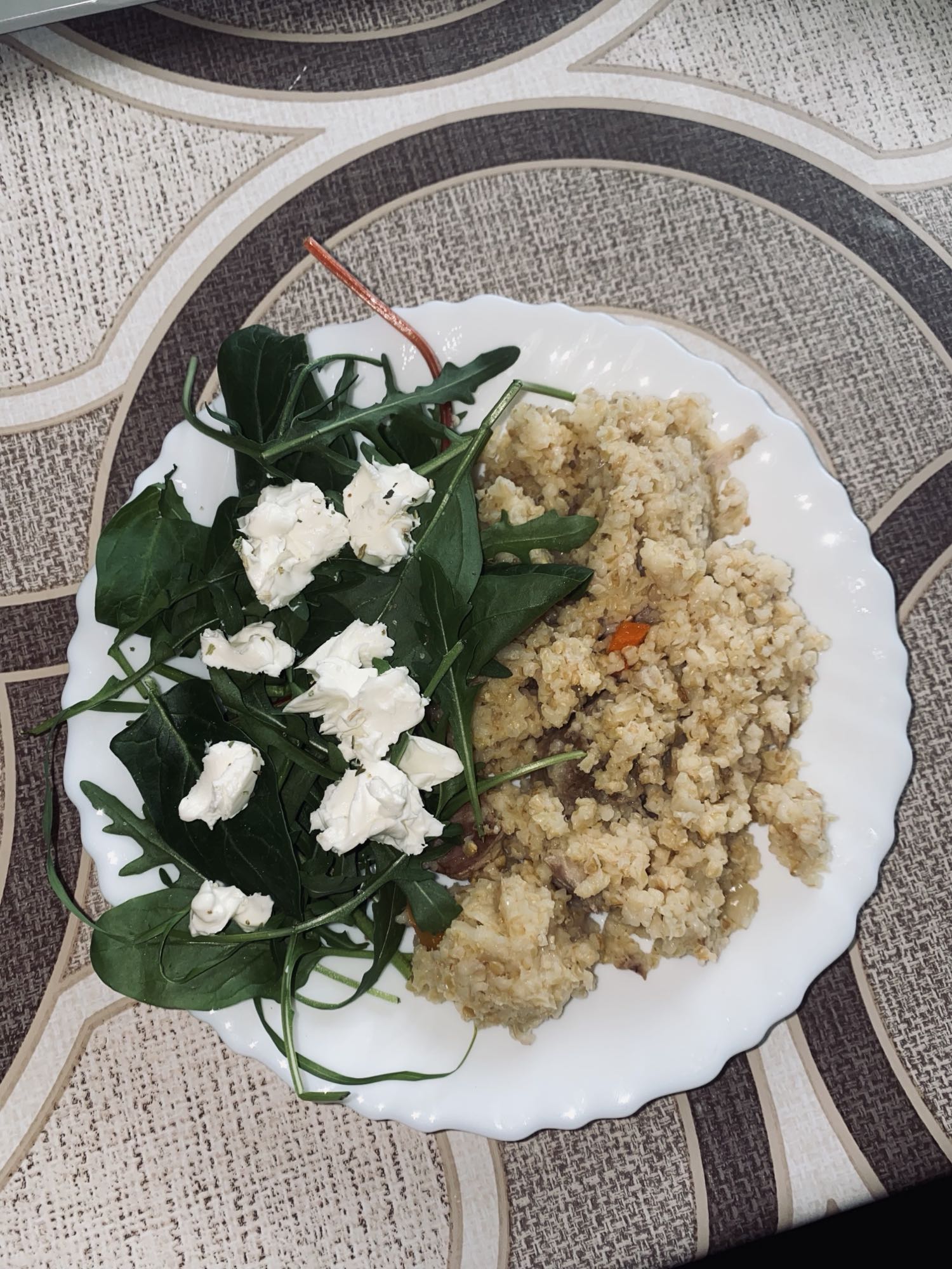 Киноа с зеленью и сыром
