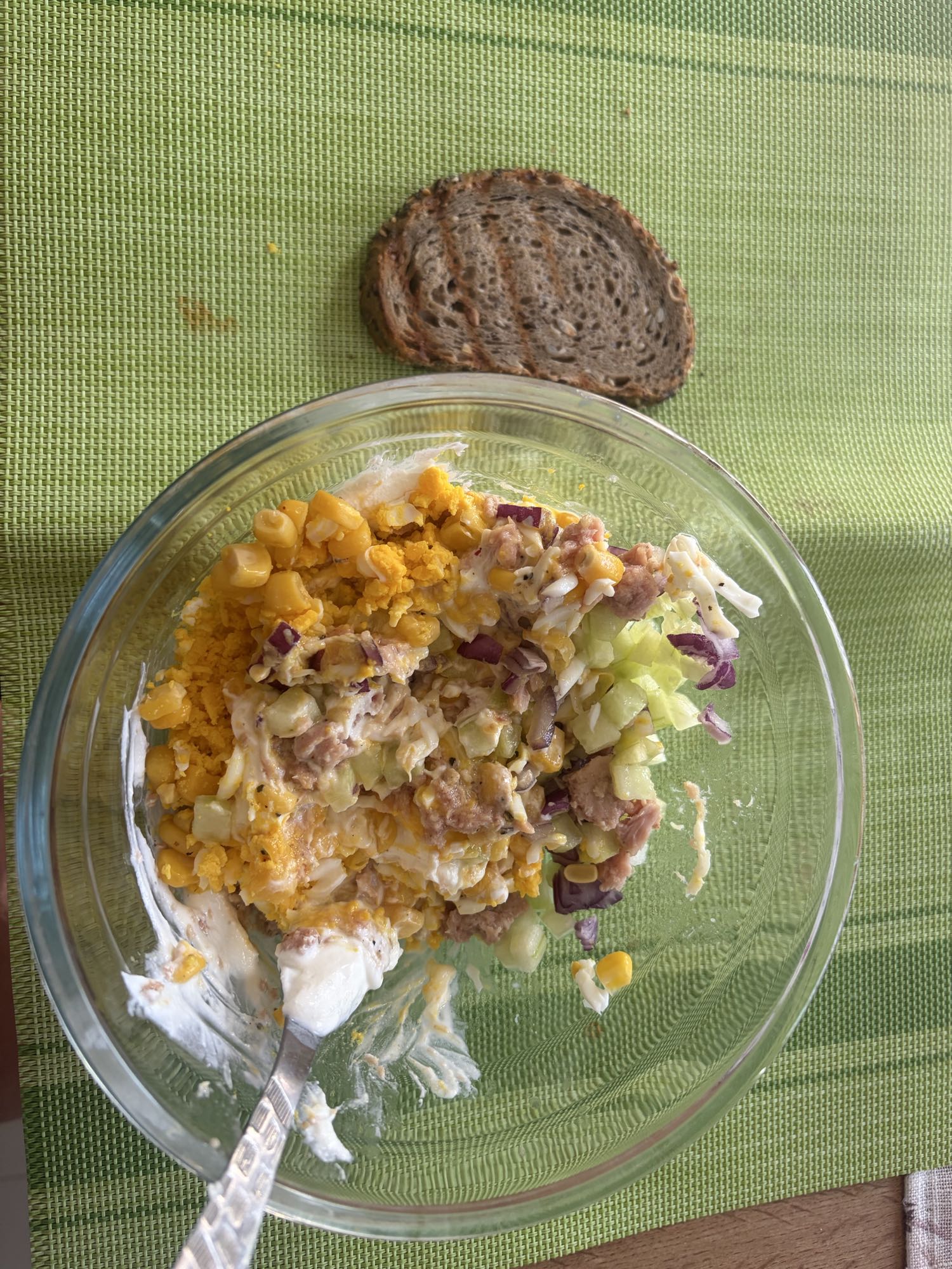 Salata cu ton si ou