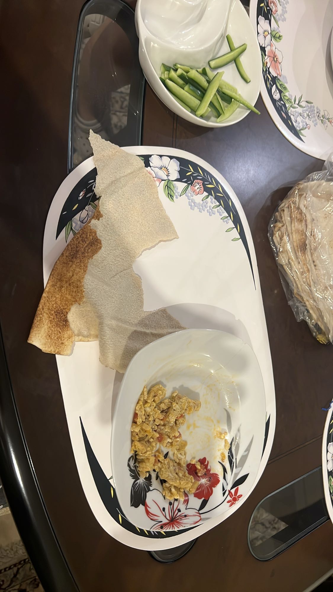 Scrambled Eggs with Tomato, Onion and Flatbread