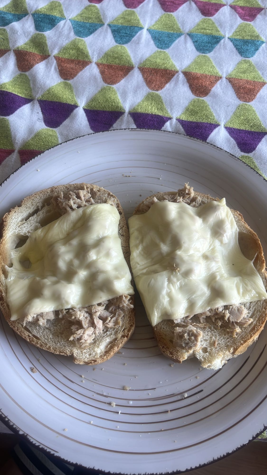 tostadas de atun y queso