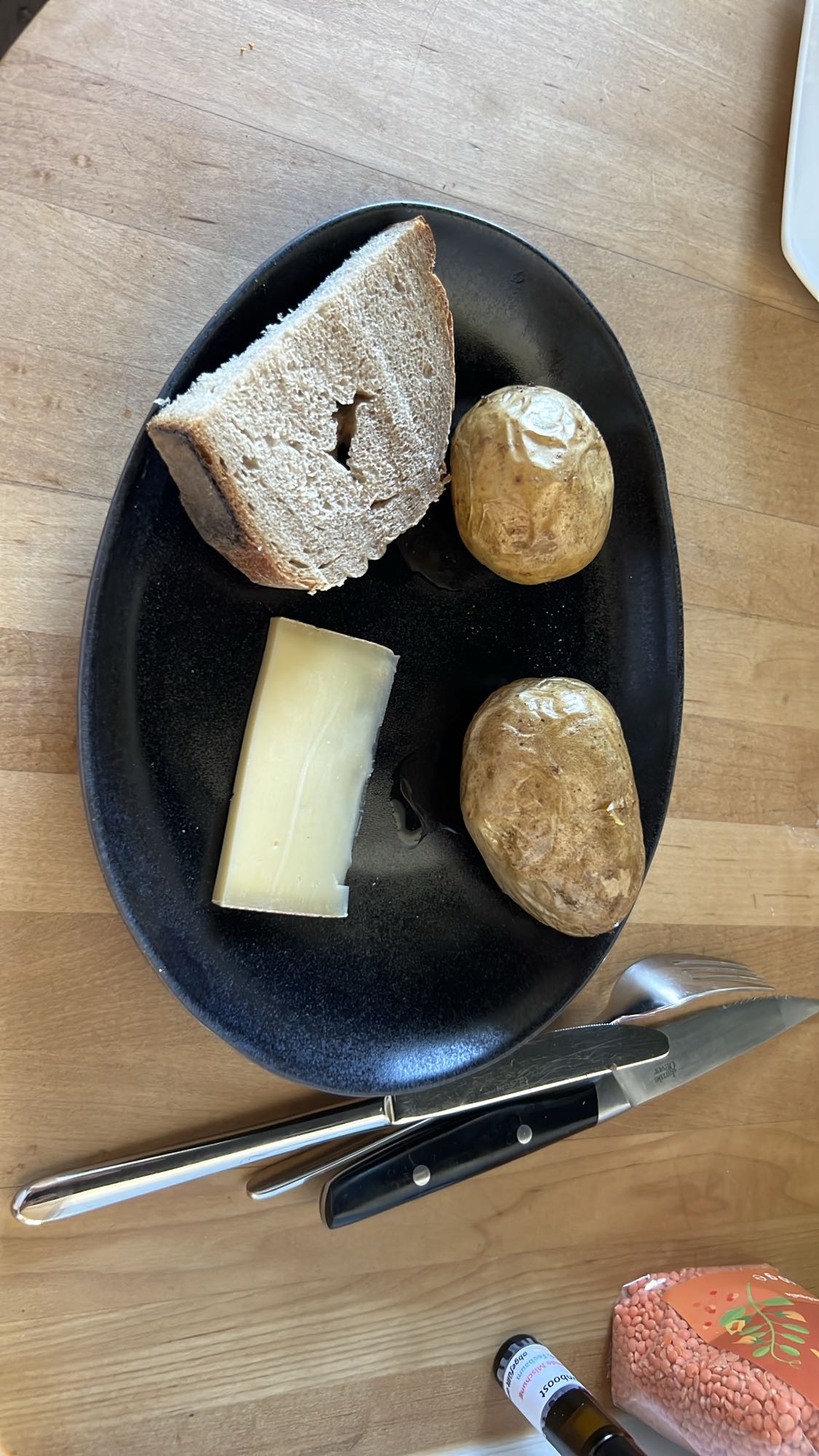 Kartoffeln, Käse und Ruchbrot