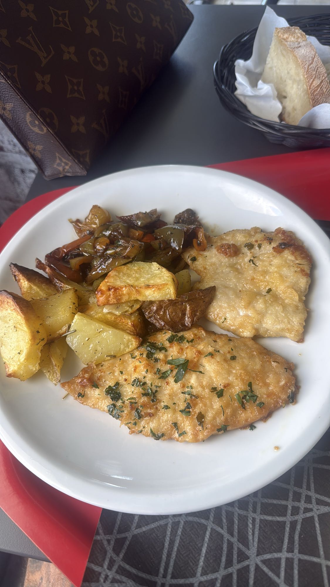 Pollo patate e peperoni