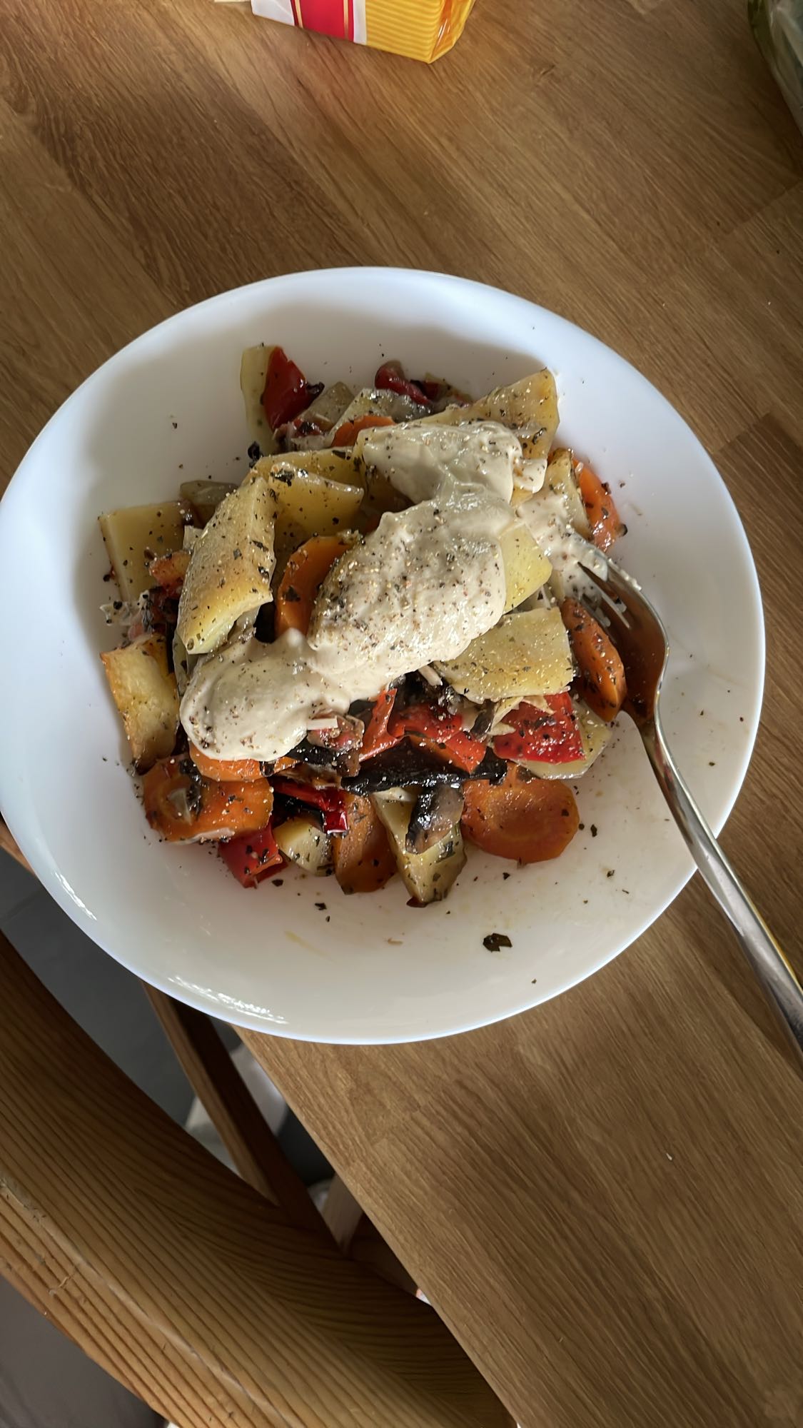 Pieczone warzywa z sosem tahini