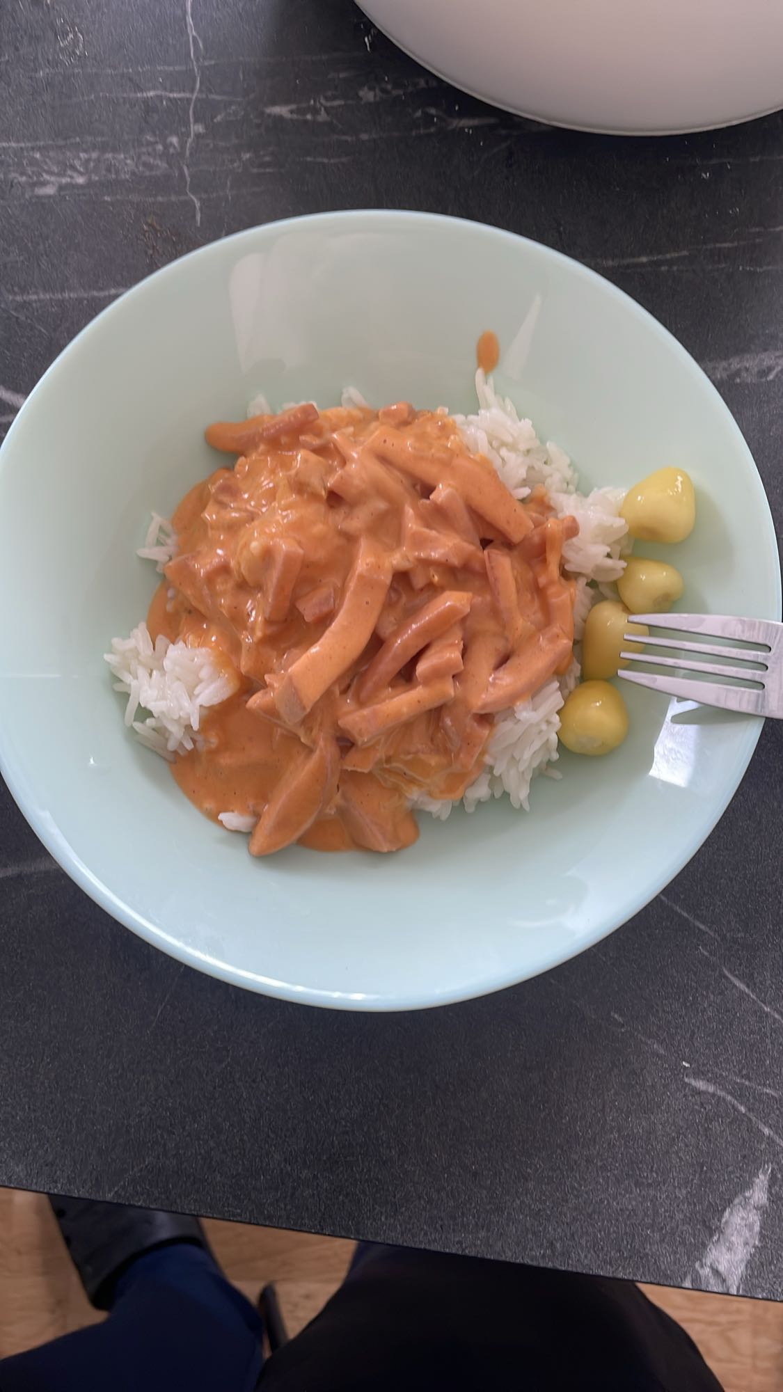 Ris med korvsås
