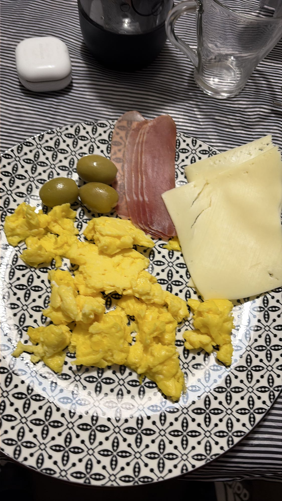 Бъркани яйца със сирене