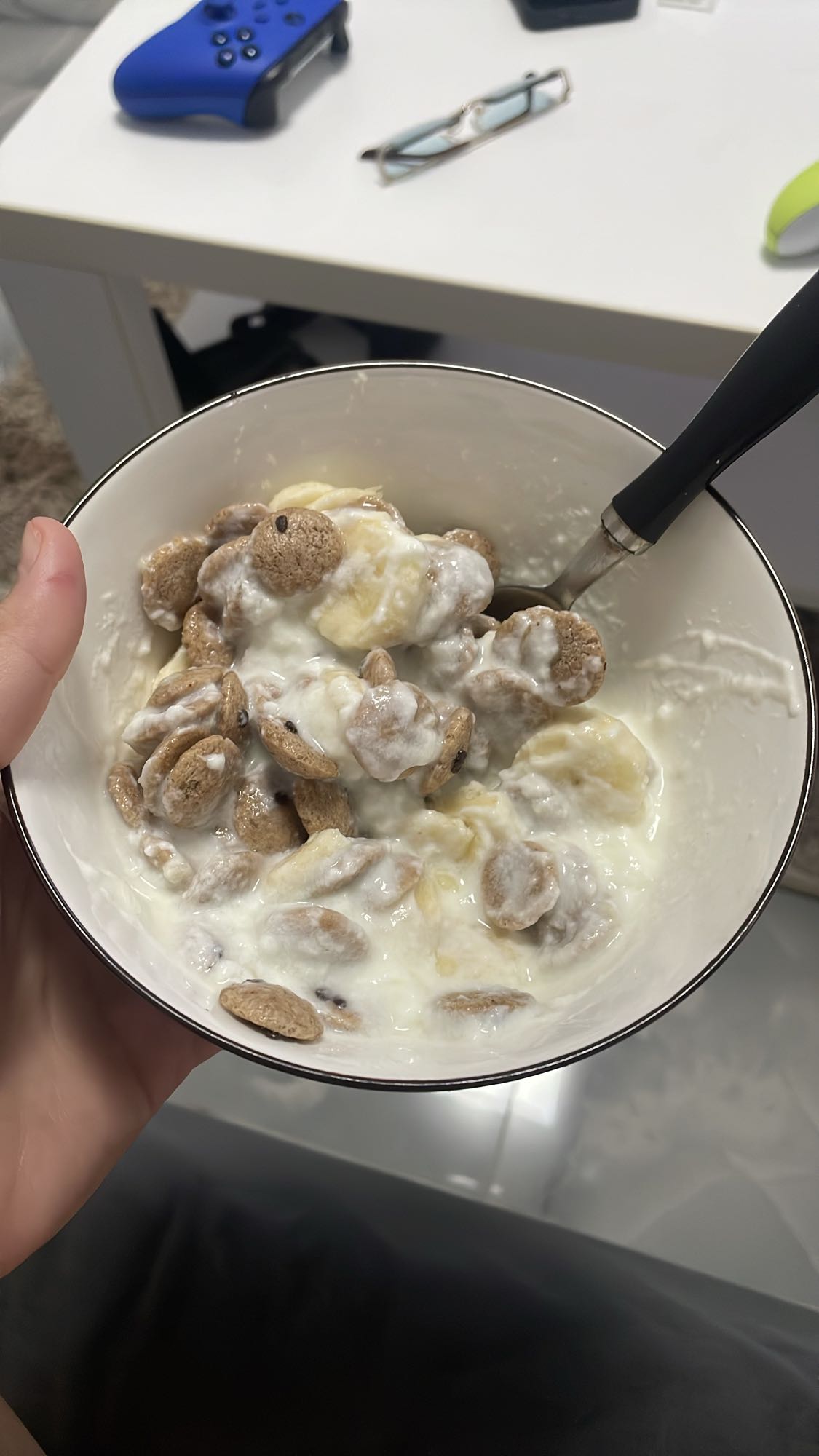 Iaurt cu banana si cereale