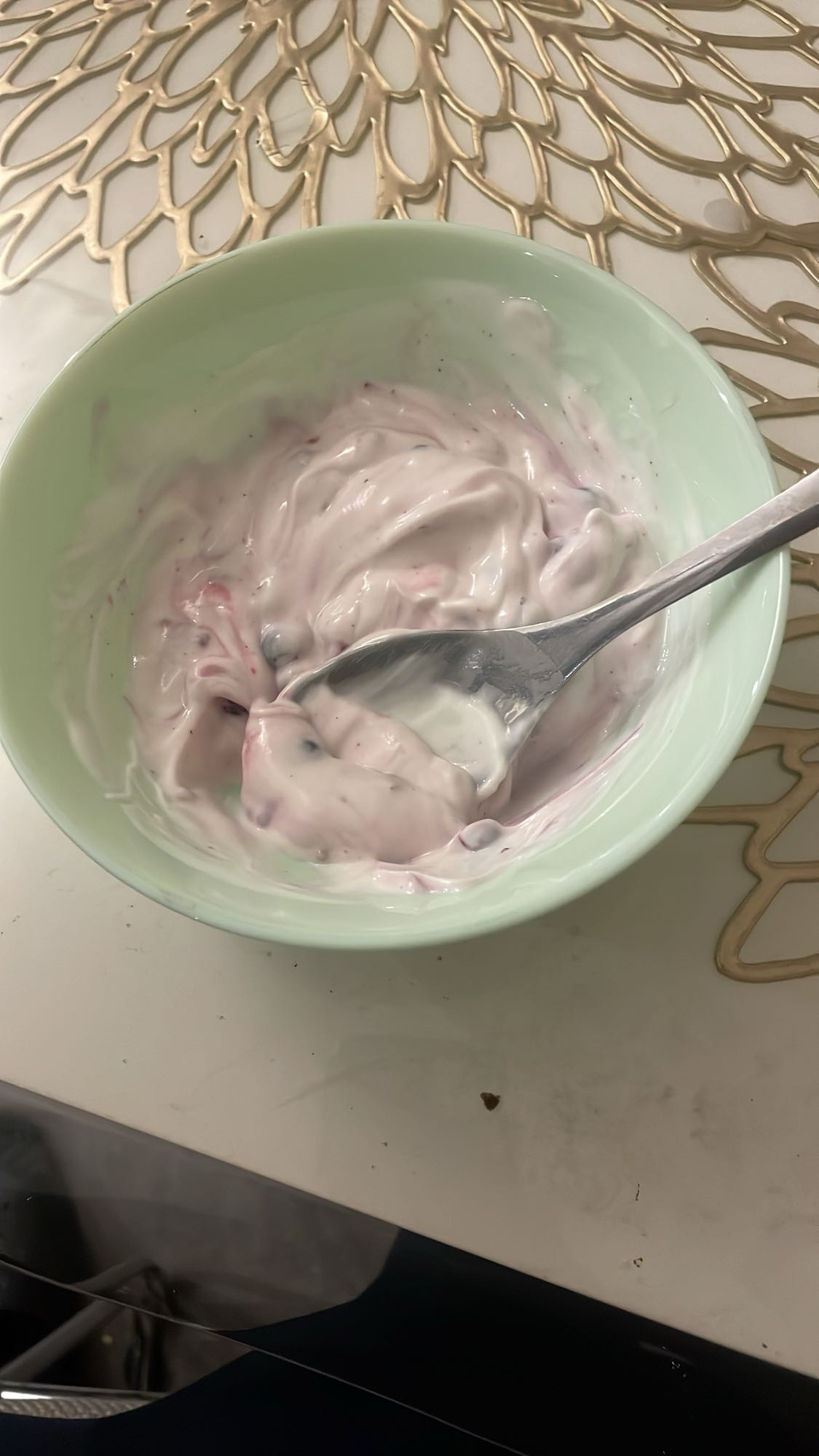 Kvarg med hallon och blåbär