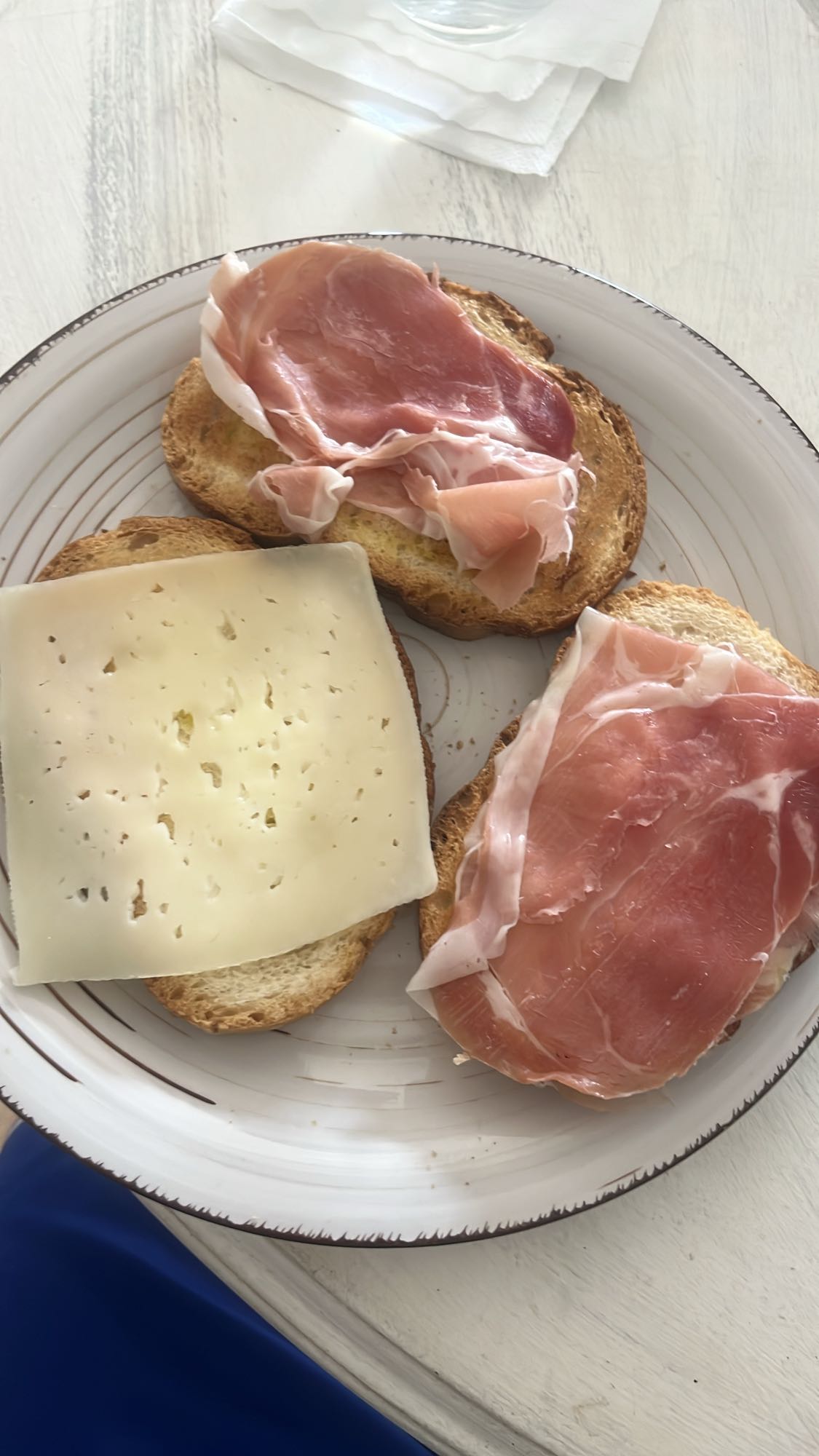 tostadas con jamón y queso
