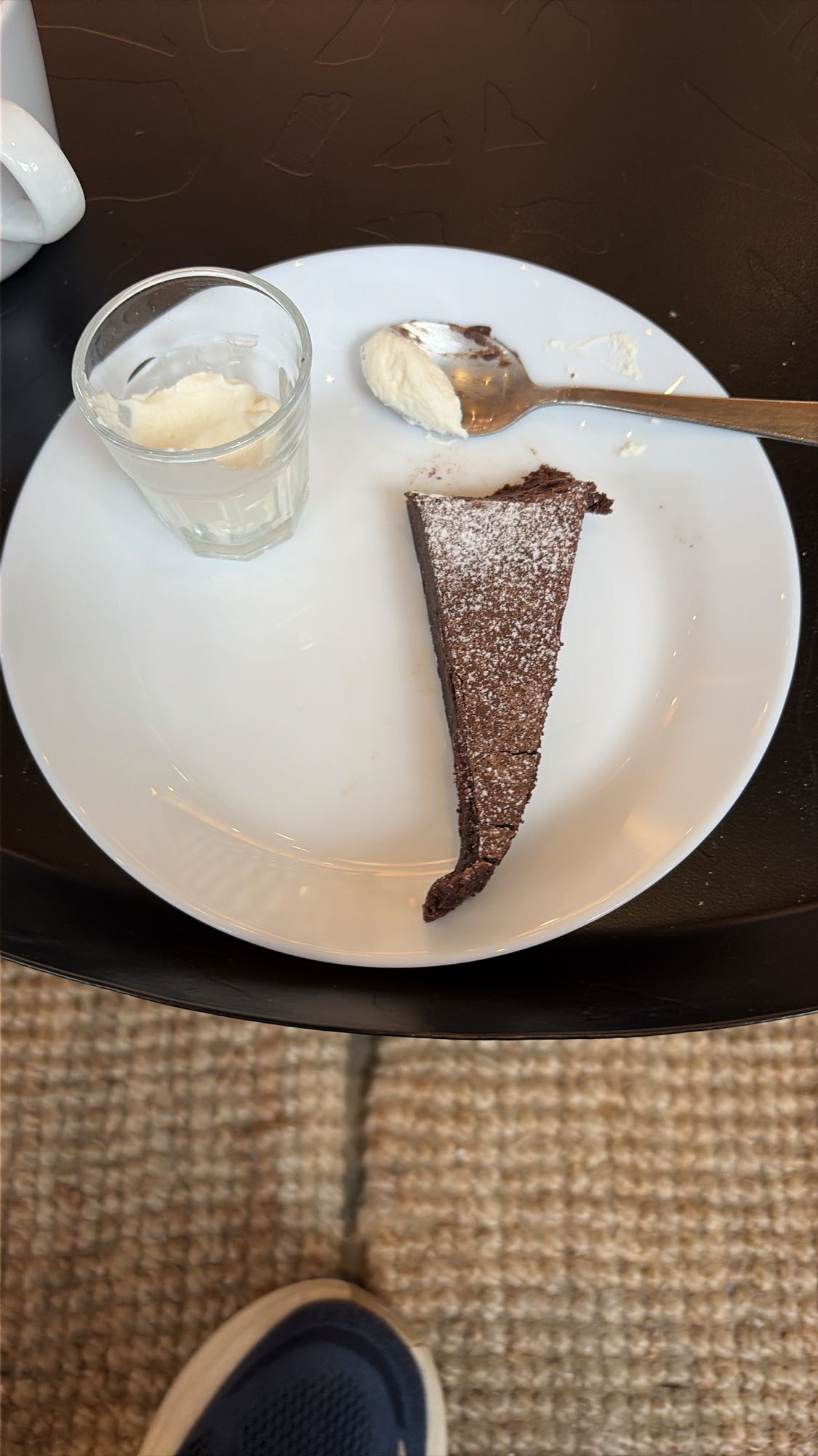 Chokladtårta med grädde