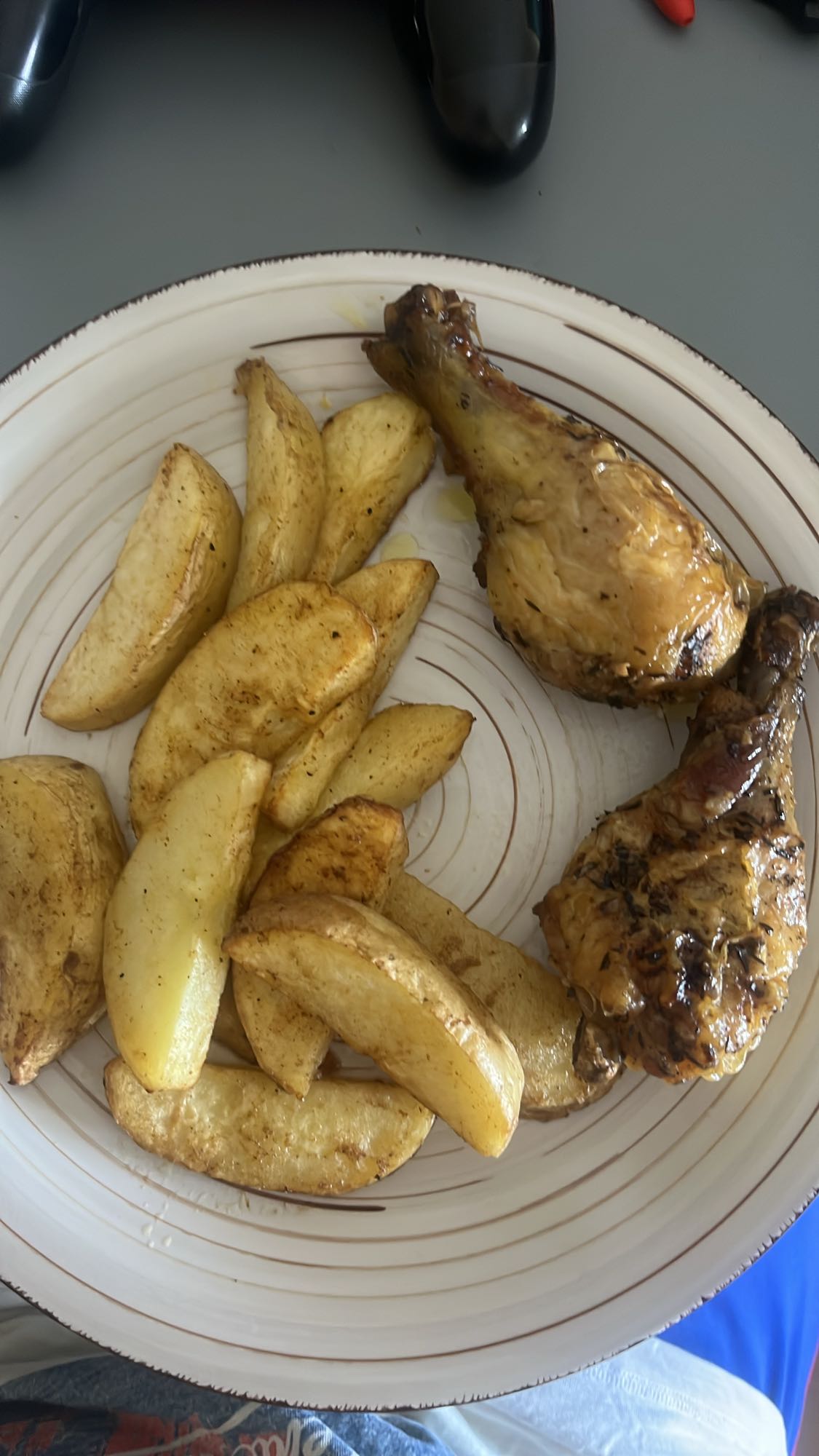 pollo con patatas