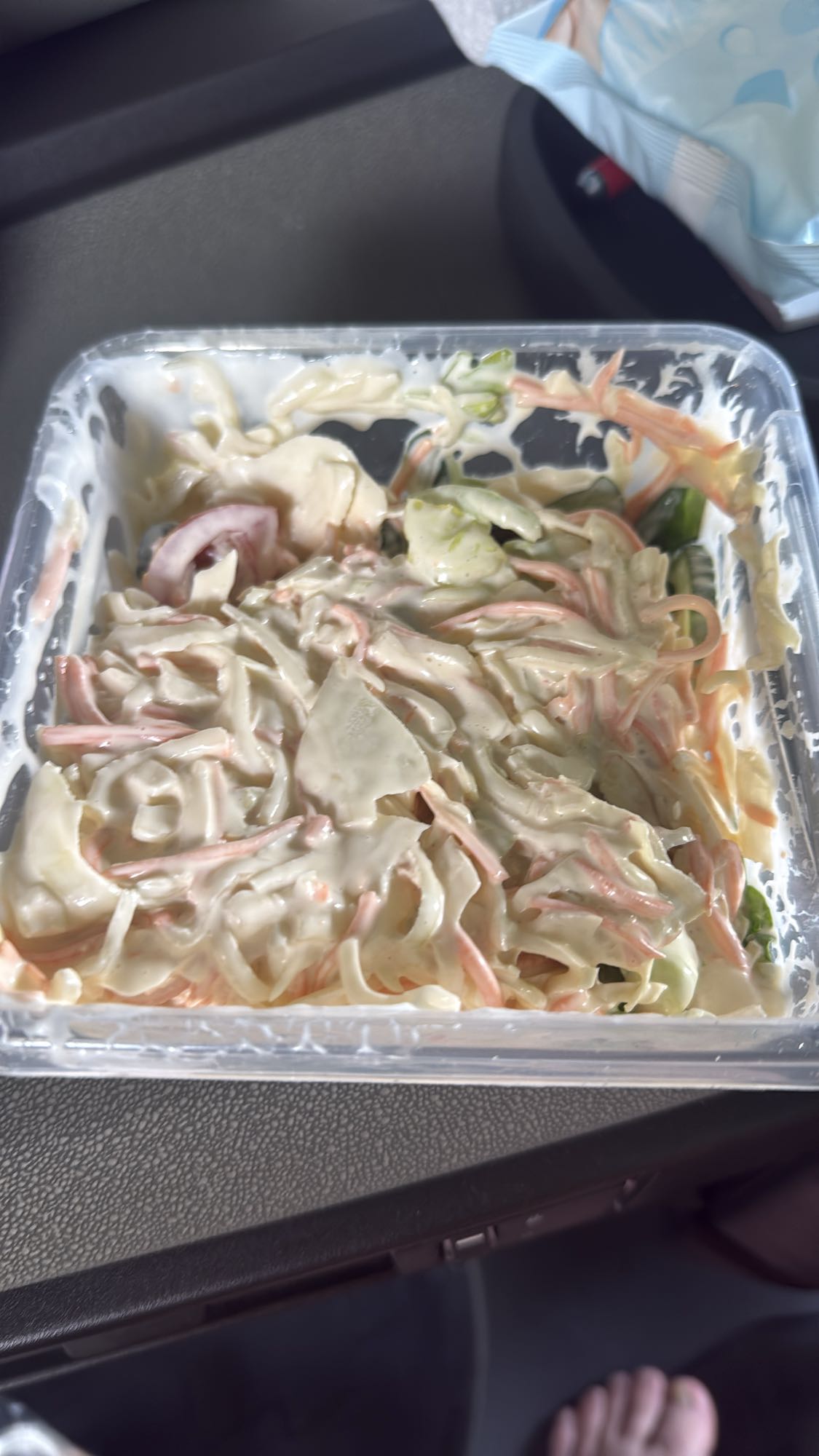 Sałatka surimi z majonezem