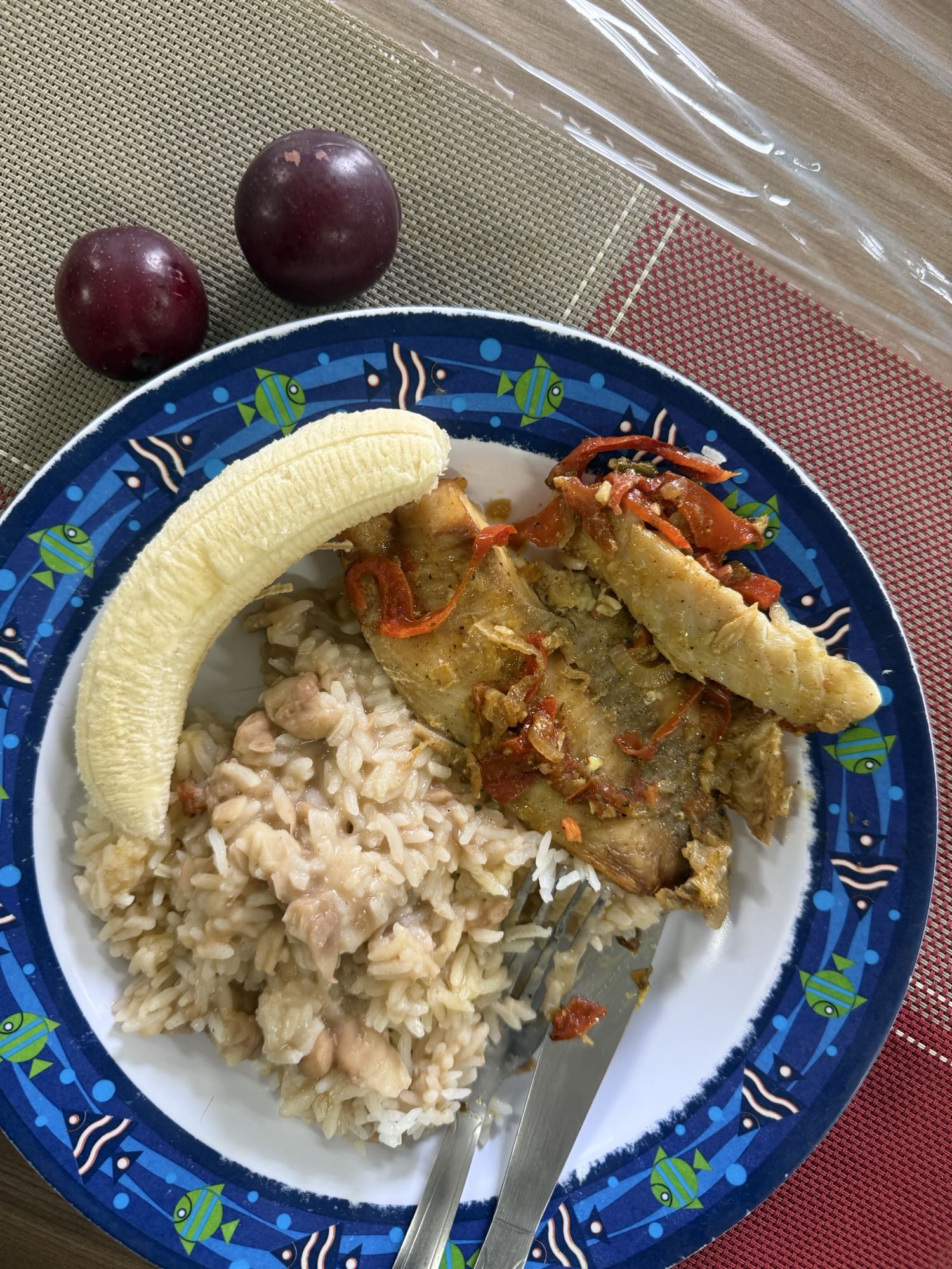 Arroz feijão peixe banana