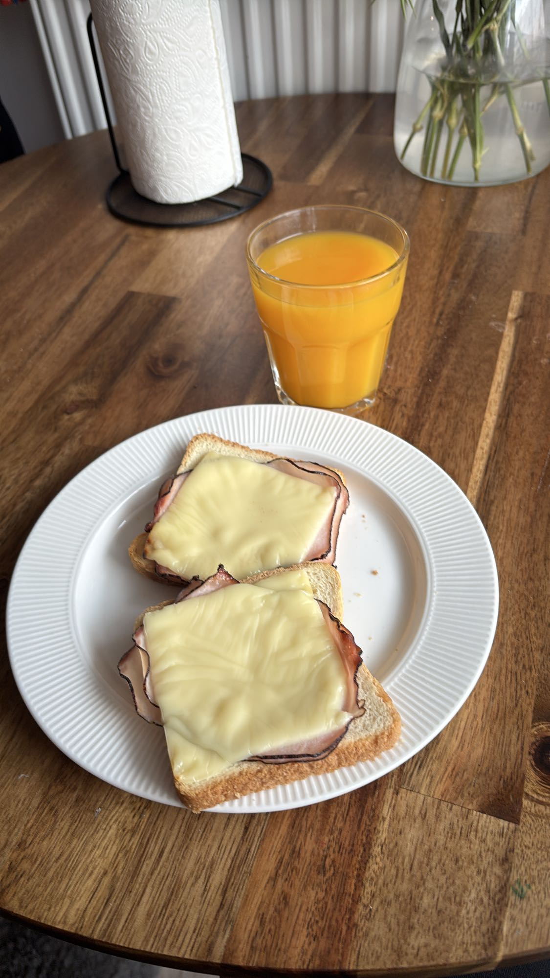 Tosty z szynką i serem