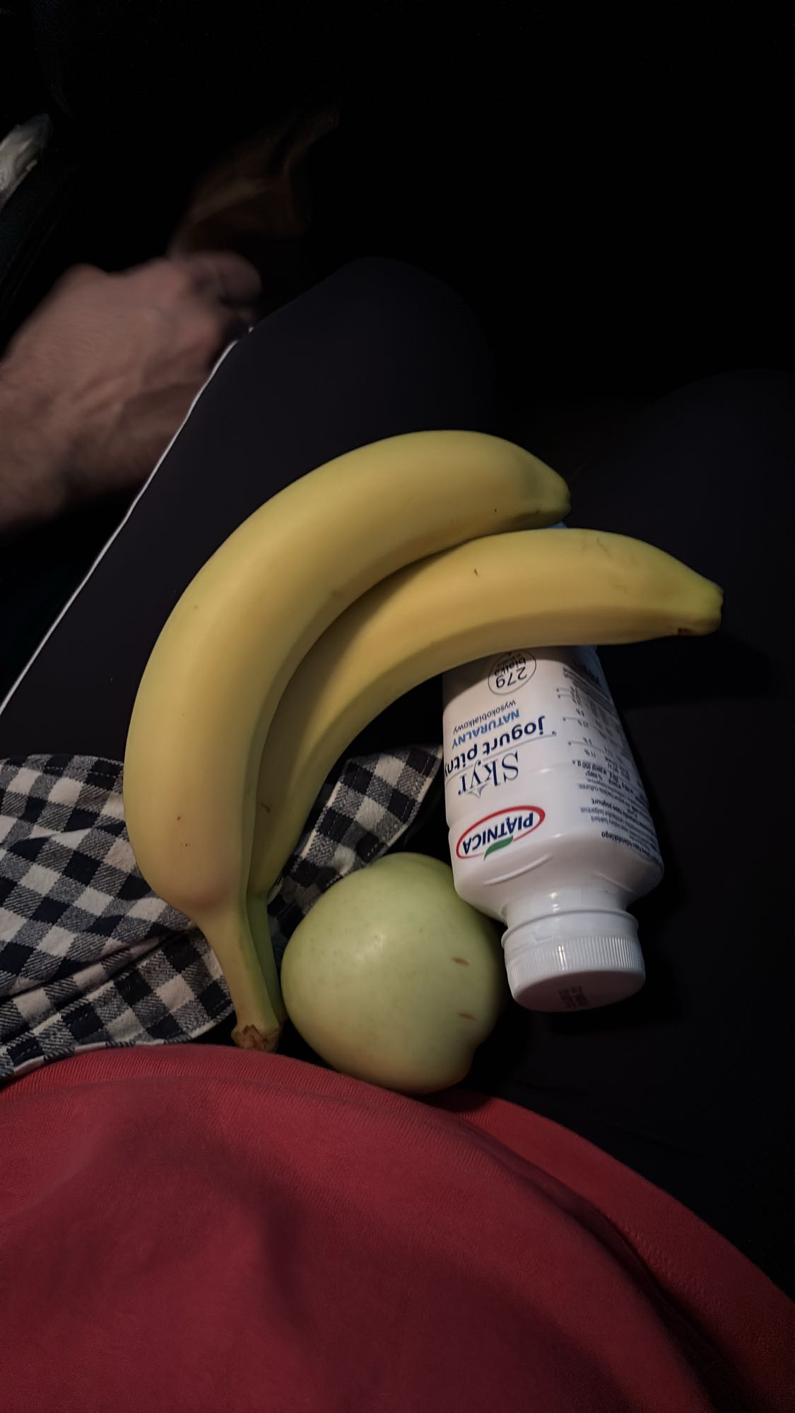Banany jabłko i jogurt