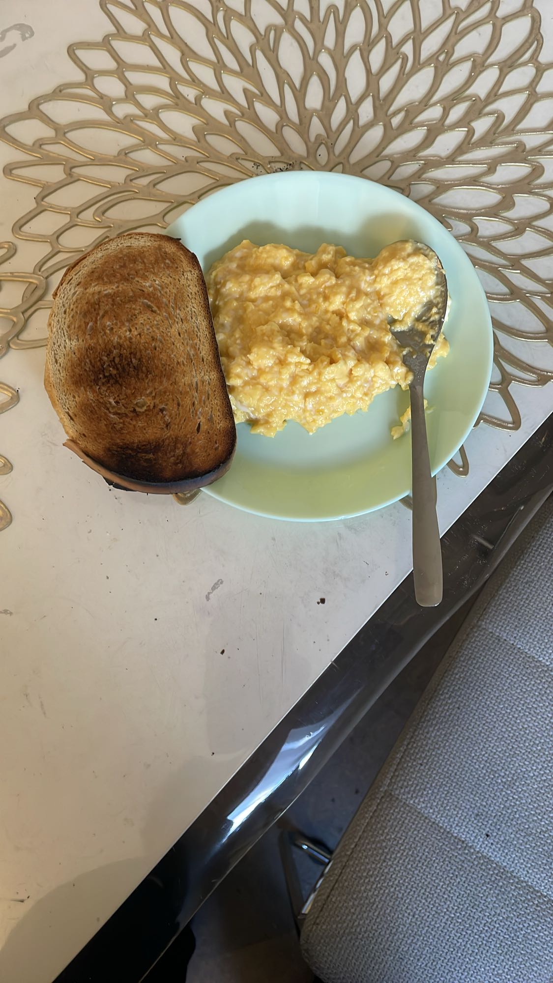 Äggröra med rostat bröd