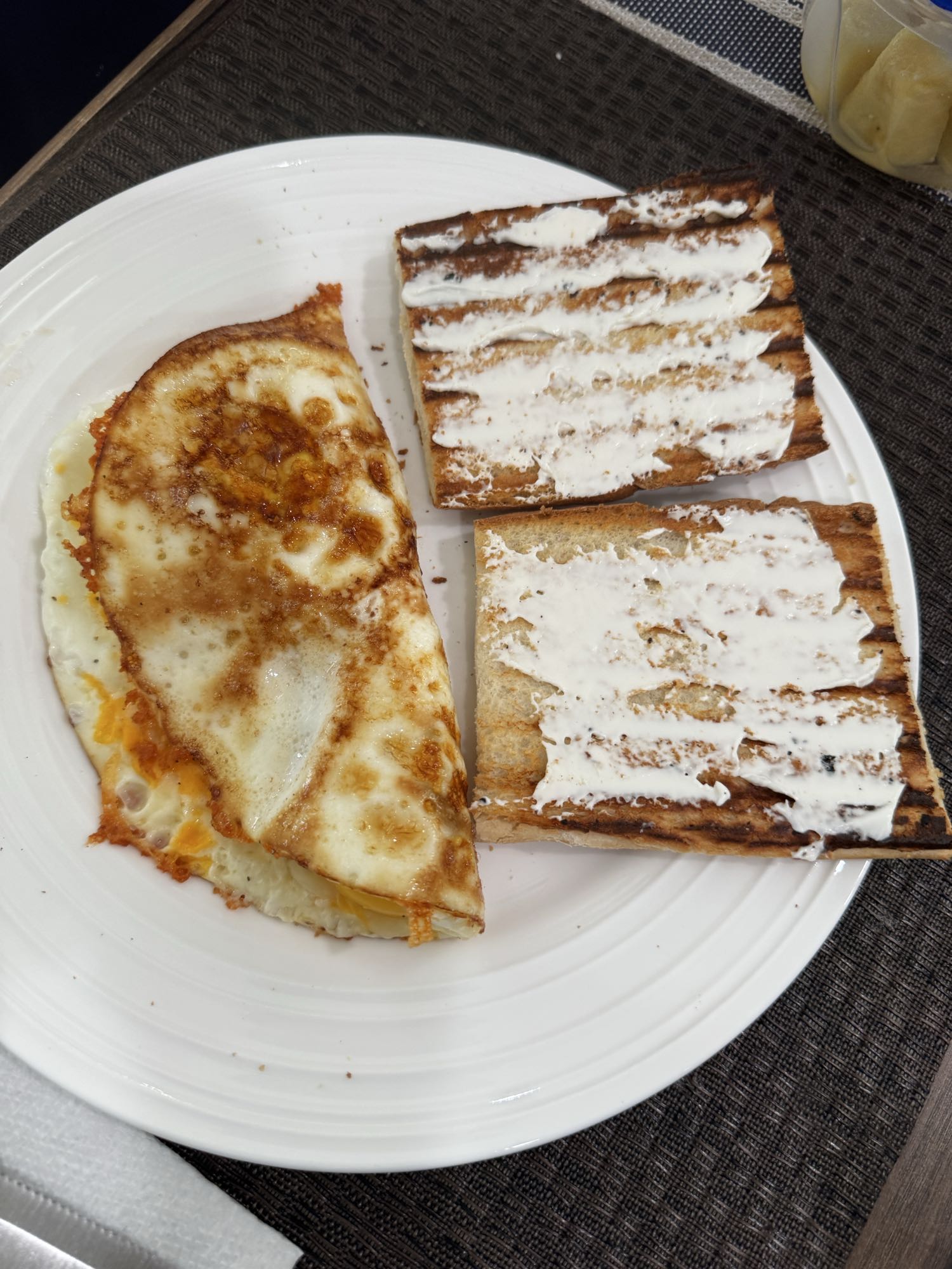 huevo con pan tostado