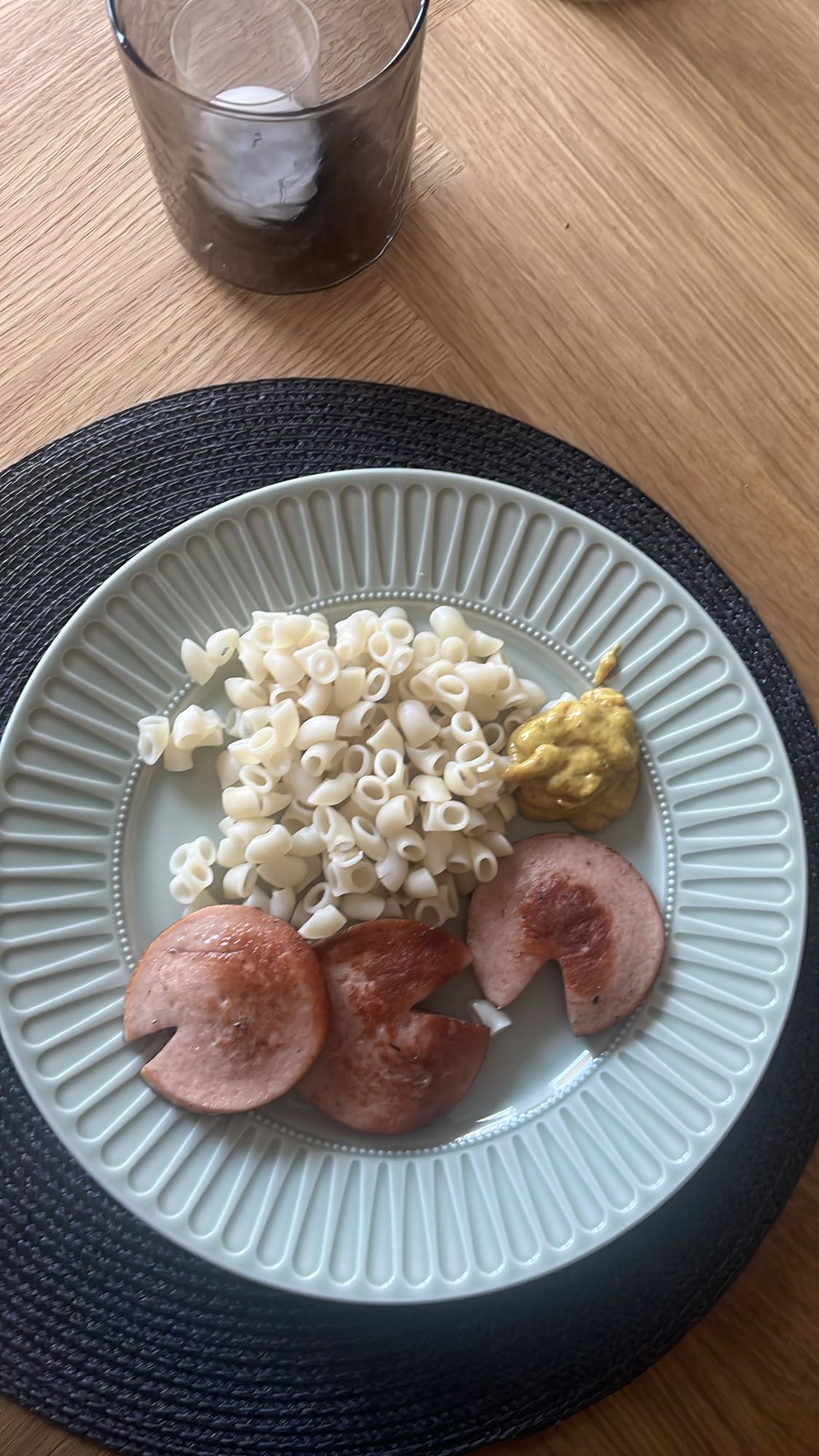 Pasta med korv och senap