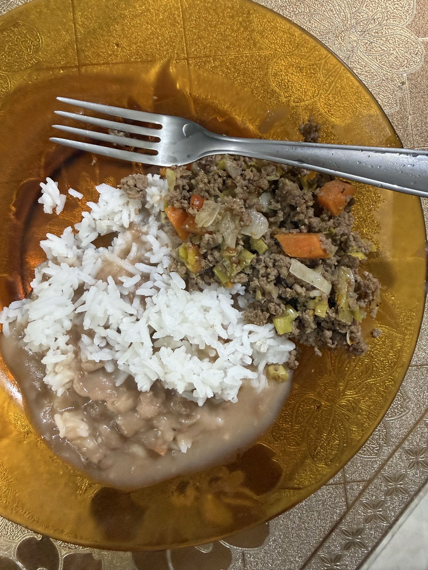 Arroz feijão e carne moída