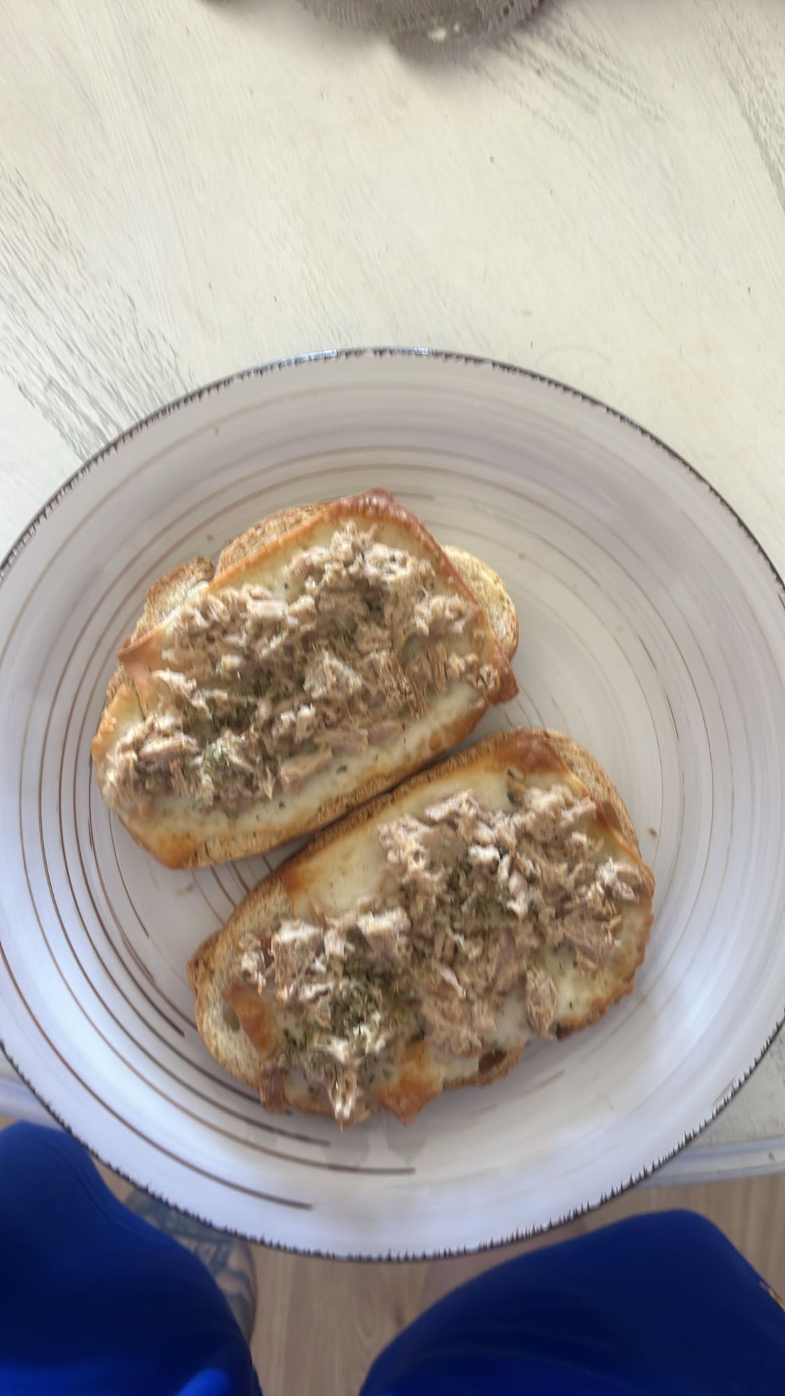 tostas de atún y queso