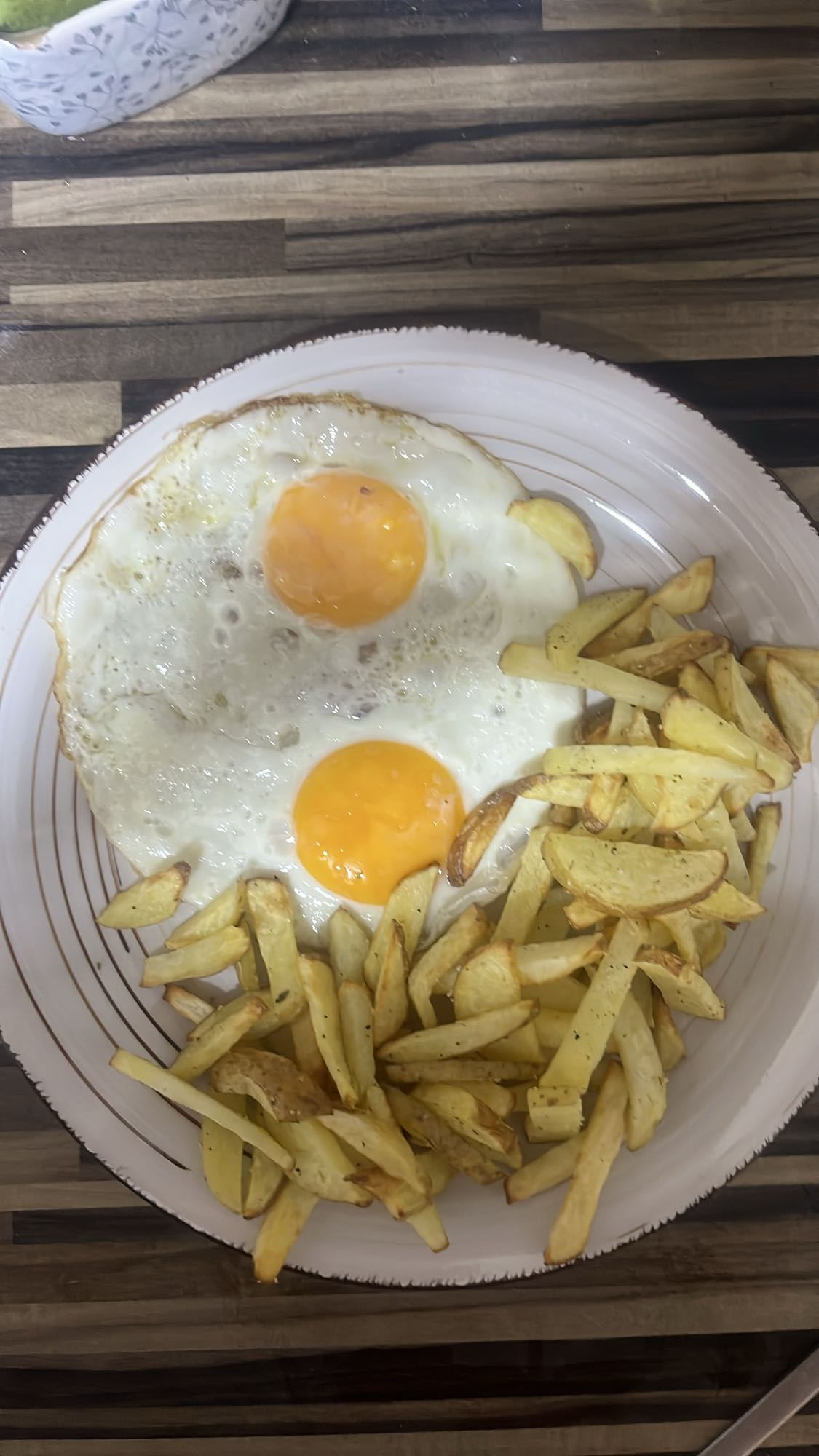 huevos fritos con papas