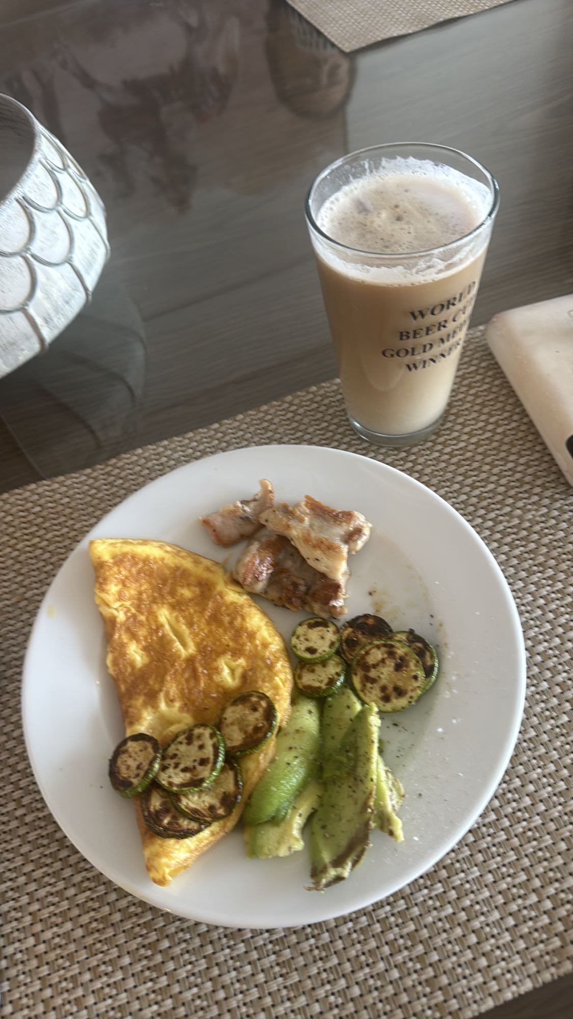 Omelet Pork and Latte