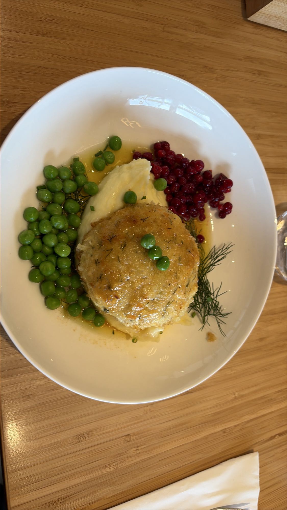 Fiskkaka med tillbehör