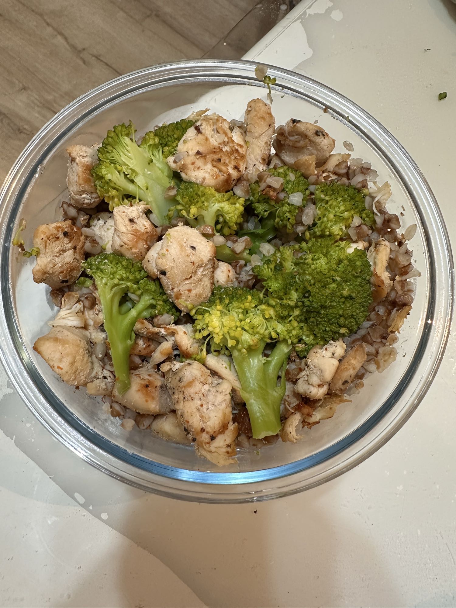 Курица с гречкой и брокколи