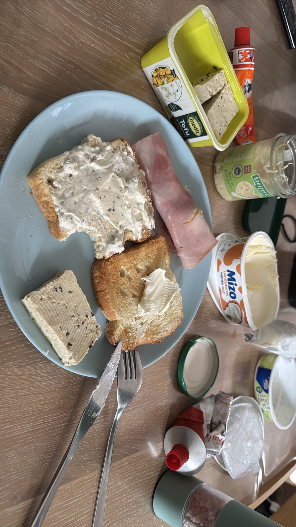 Toast with ham and tofu